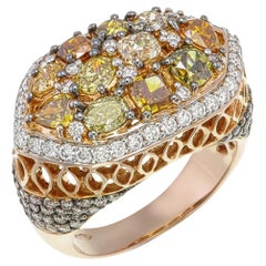Fancy Mixed Color Diamond Halo Ring in skulpturalen 18k Rose Gold Einstellung