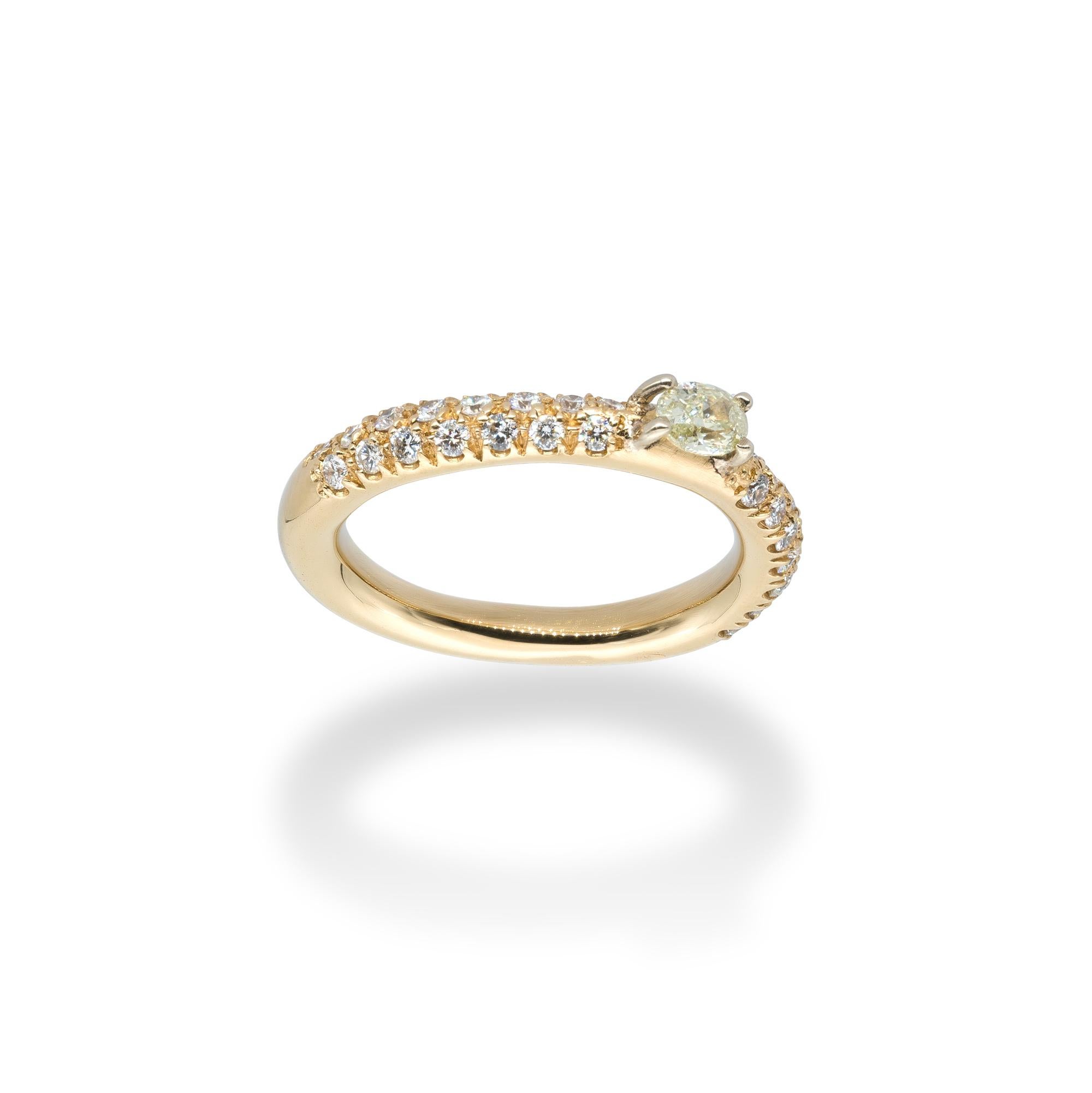 A Ring from d'Avossa Sunshine Collection in yellow 18 kt gold with a pavé of 0.55 cts of white diamonds and a central fancy natural oval shape diamond of 0.34 cts
This Ring has been designed to be worn alone, 
maybe as an engagement ring, 
or
