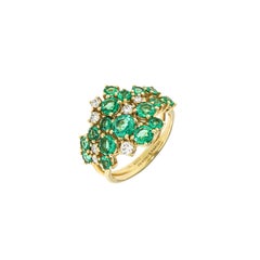 Ring aus Gelbgold mit natürlichem Smaragd und 18 Karat Diamanten aus Gelbgold für sie