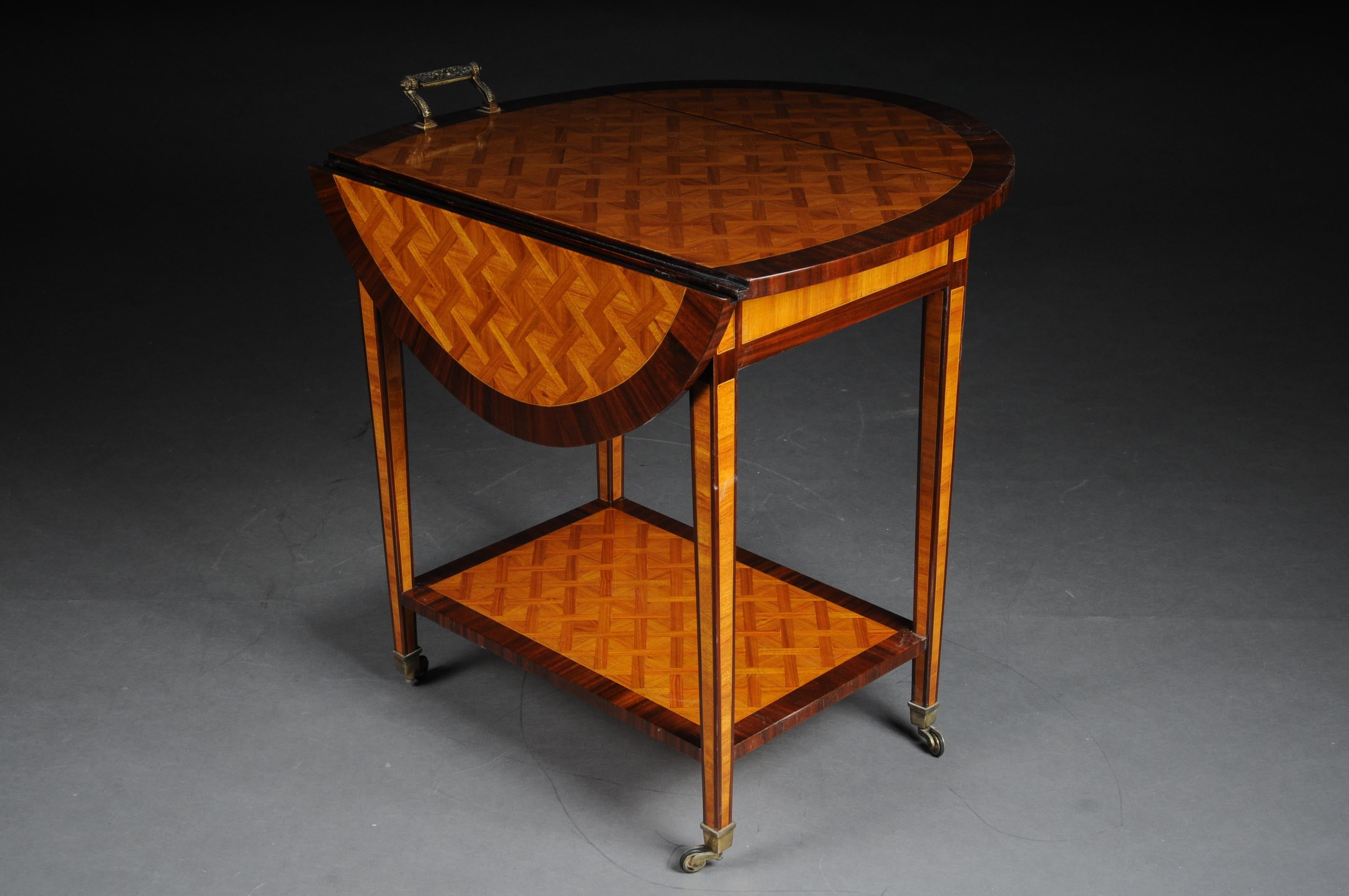 20ième siècle Table de bar ou table d'appoint noble de style fantaisie en vente