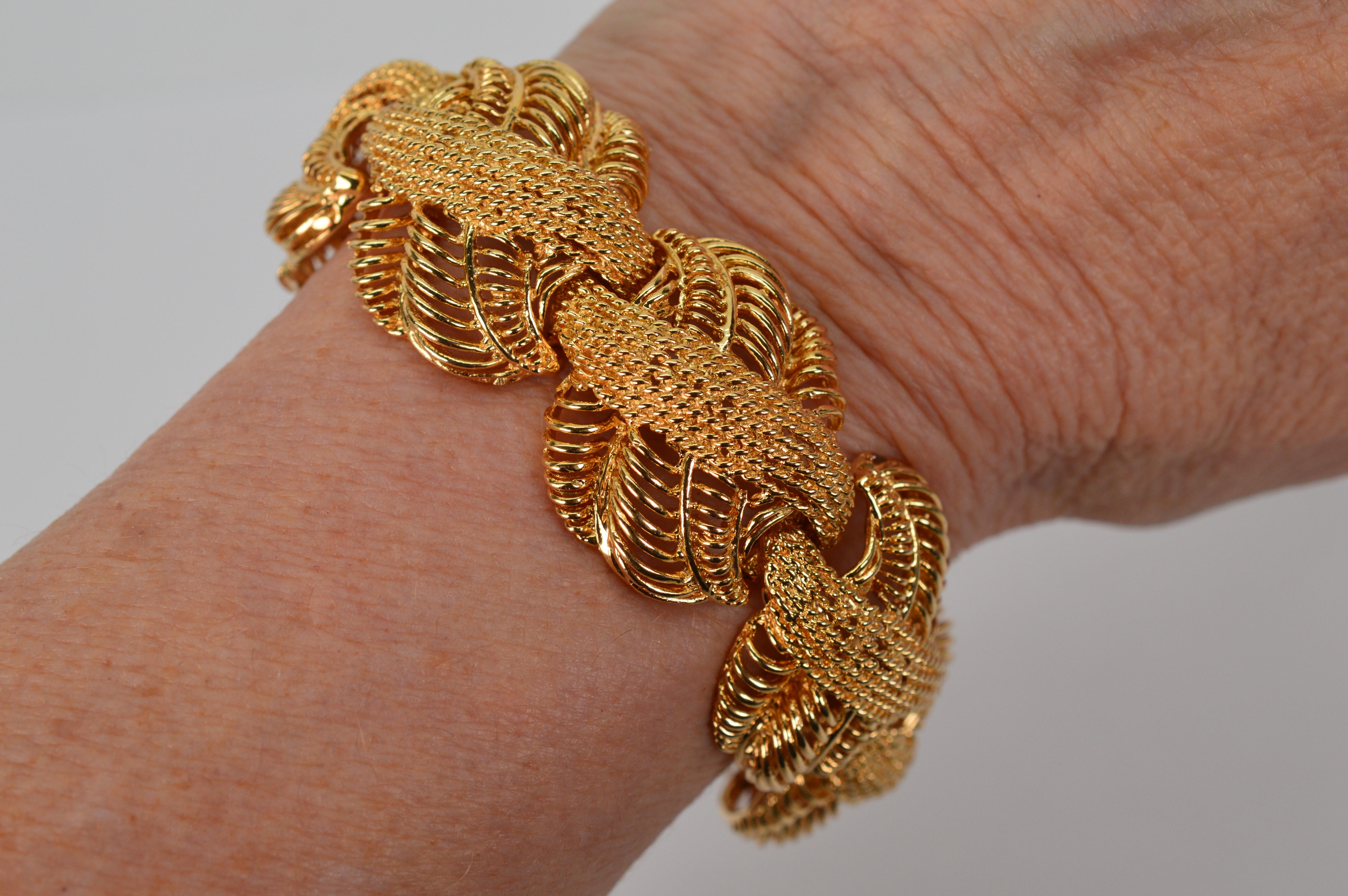 Fancy Open Weave 14 Karat Yellow Gold Rosette Inspired Bracelet In Excellent Condition For Sale In Mount Kisco, NY