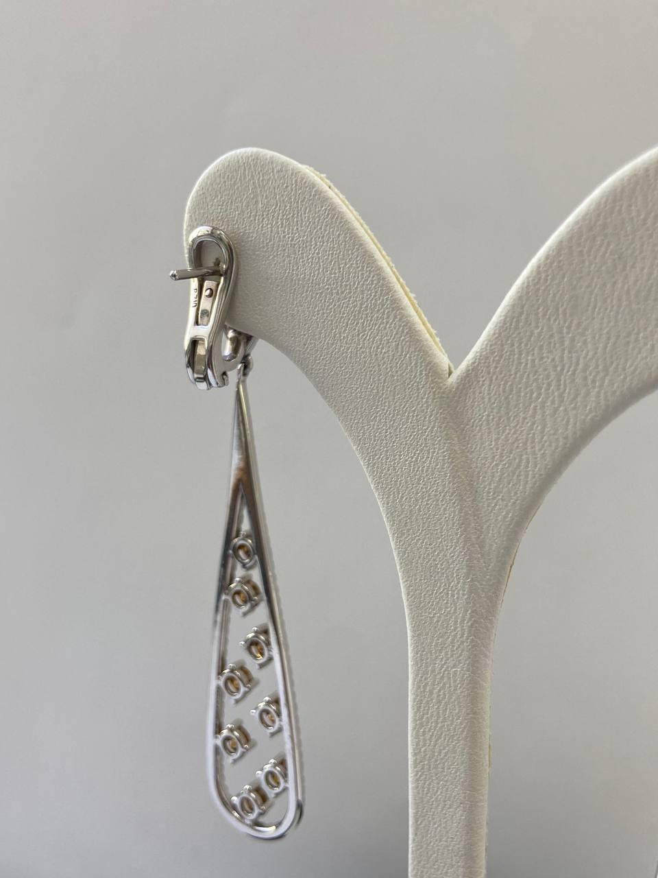 Boucles d'oreilles en or blanc avec diamants orange fantaisie d'un poids total de 4,69 carats en vente 2