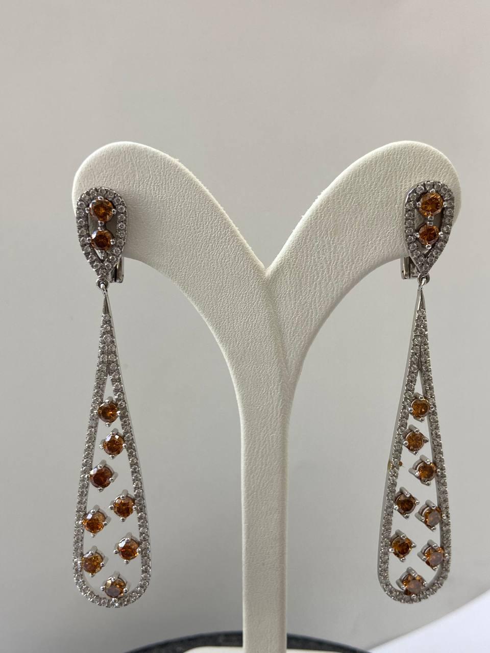 Fancy Orange Diamond Earrings Total Carat Weight 4.69 Ct in White Gold For Sale 2