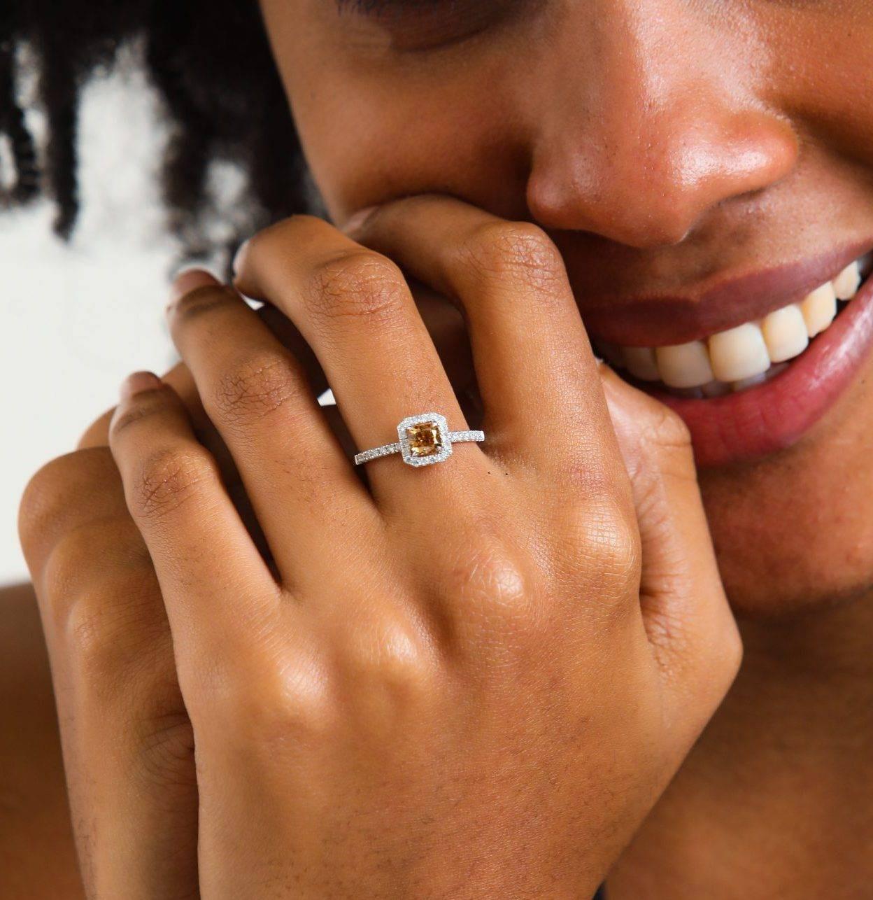 Product Details :

• Made to Order

• Gold Kt: 14kt

• Available Gold Colors: Rose Gold, Yellow Gold, White Gold

• 0.29ct Natural Round Side Diamond

• 0.66ct  Natural Fancy Orangish Brown Diamond

• Diamond Color-Clarity: F-G Color VS/SI