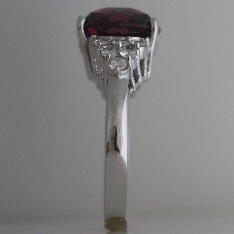 B4584003

1. Carat Weight: 4.89 Carat Garnet

2. Color: Red

3. Tone:  Medium - Nice, 8.0 Out of 10

4. Hue: Red

3. Clarity:  Excellent clarity, no inclusions to the eye. VS if diamond rating.

4. Cut: This stone has a excellent cut,

5. Origin: