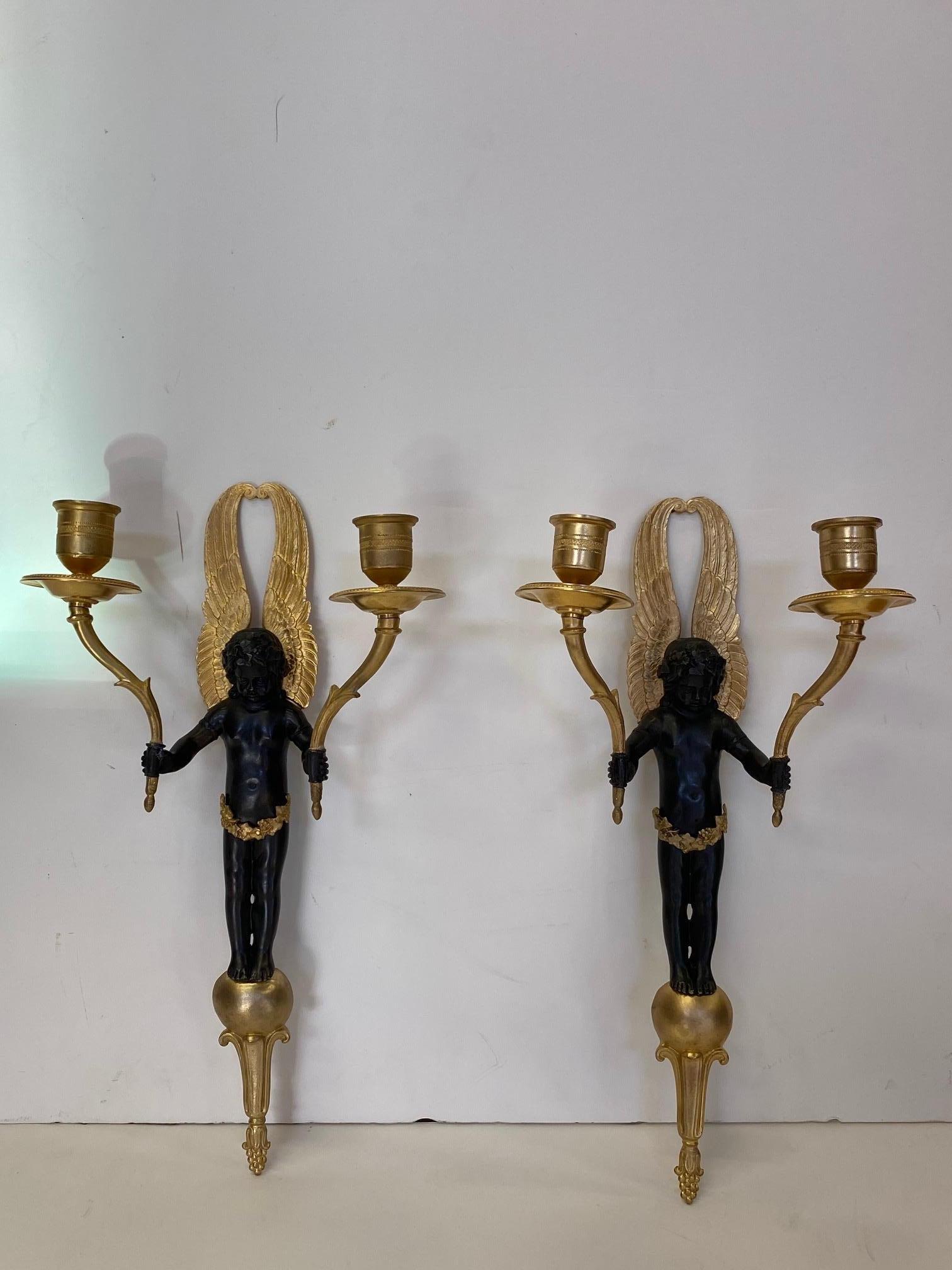 Early 20th Century Fancy Pair of French Gilt and Patinated Bronze Wall Sconces with Putti