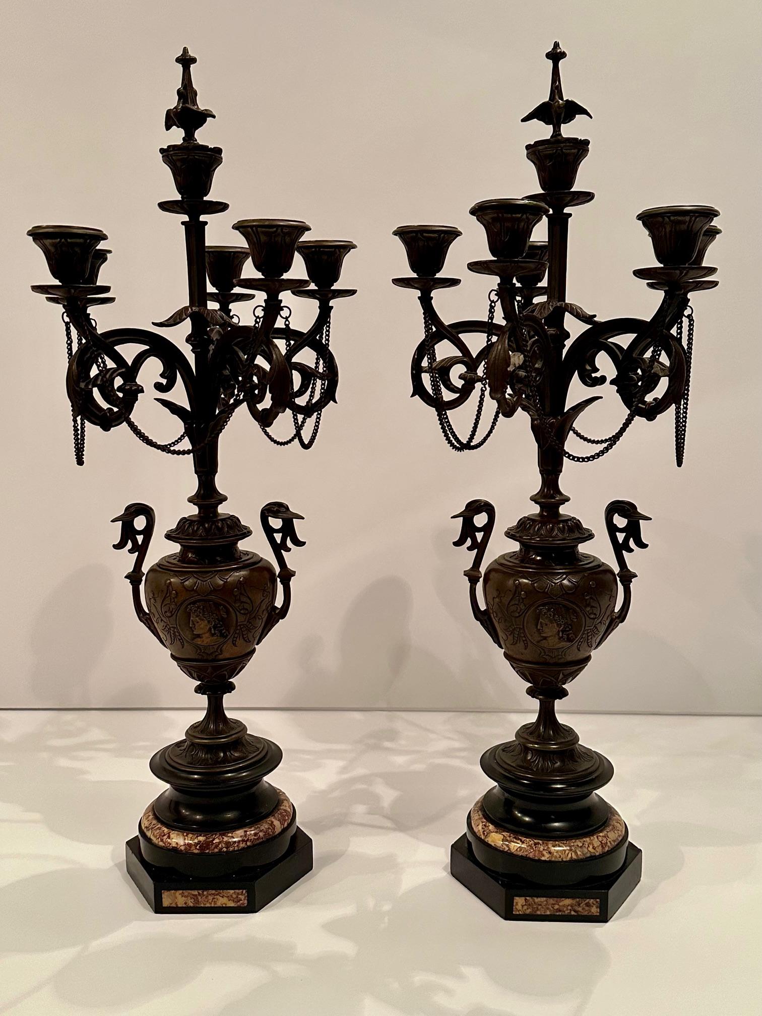 Coppia di candelabri in marmo e bronzo in stile neoclassico in vendita 7