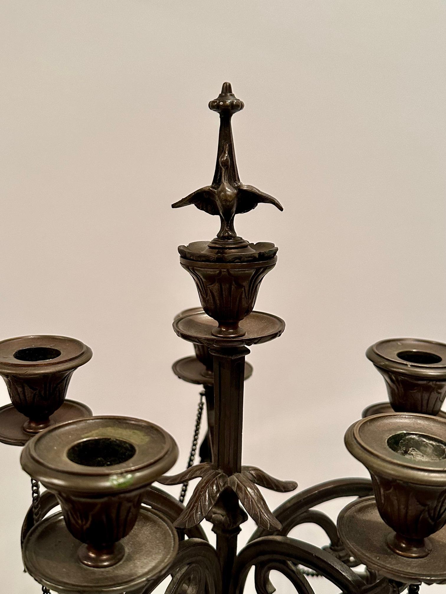 Neoclassico Coppia di candelabri in marmo e bronzo in stile neoclassico in vendita