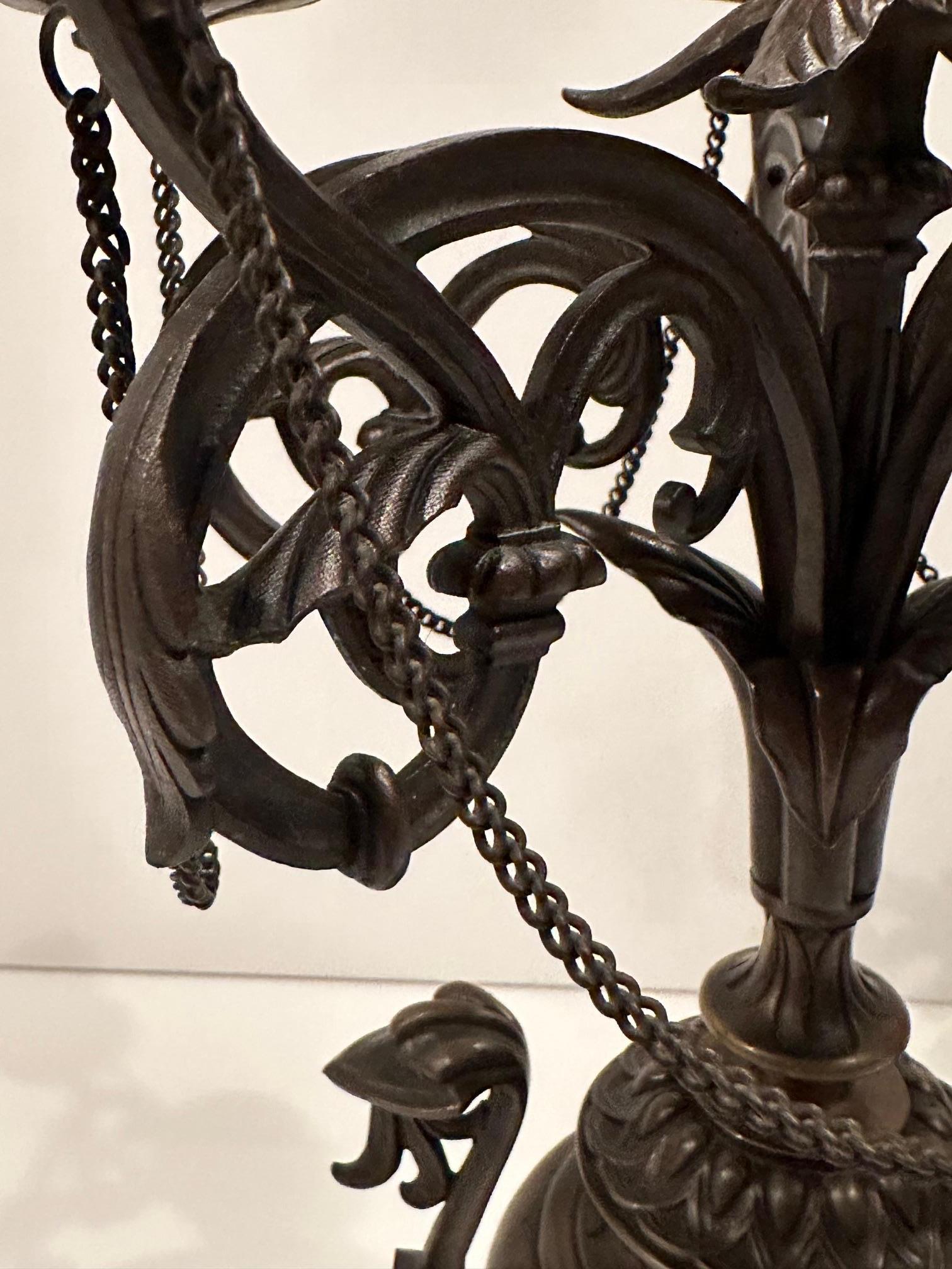 Bronzo Coppia di candelabri in marmo e bronzo in stile neoclassico in vendita