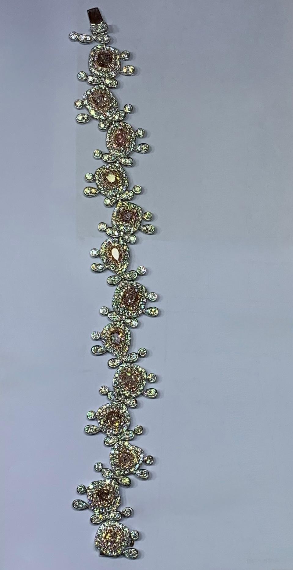 Fancy pink diamond multi cut bracelet 18k white gold Corte pera en venta