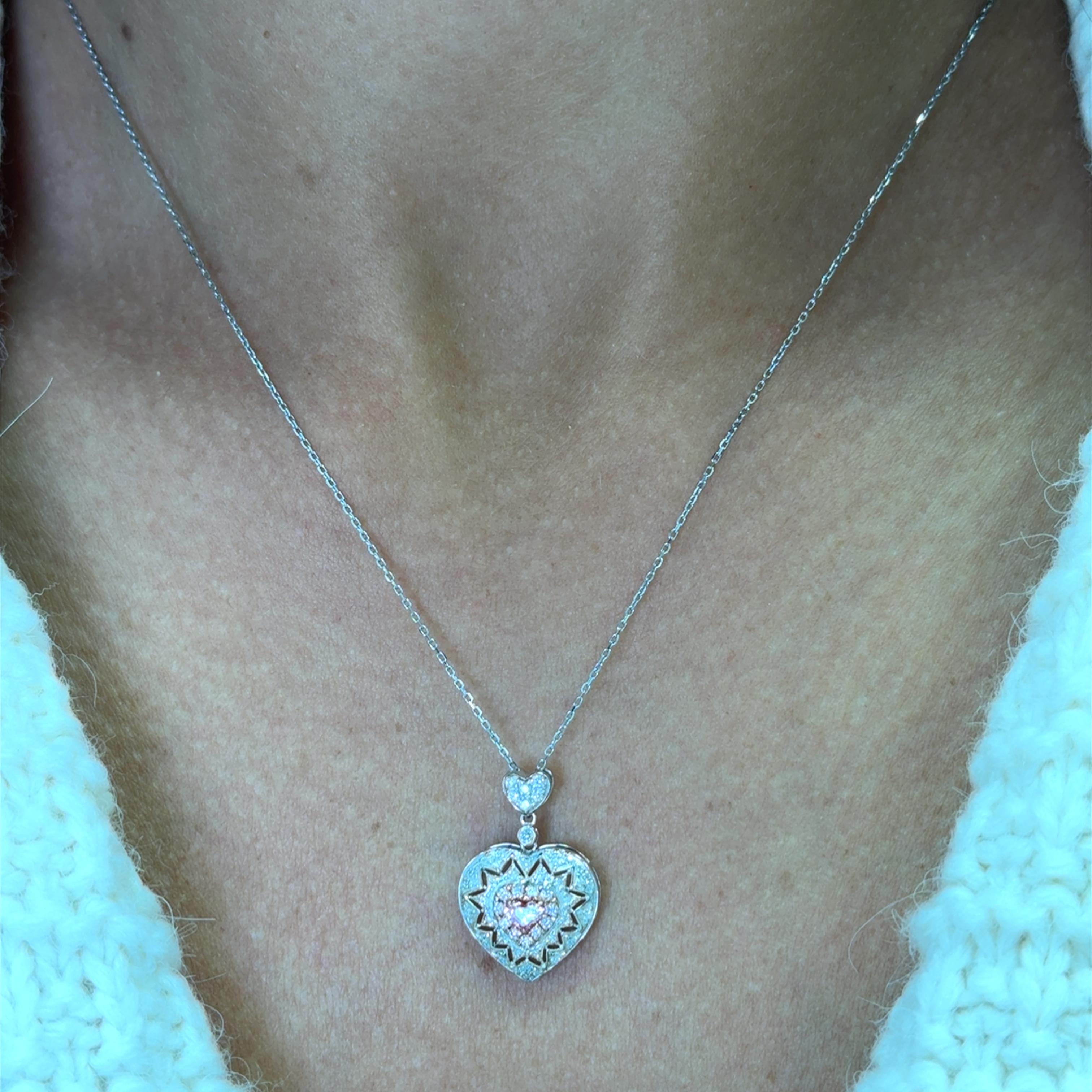 Fancy pink heart shaped diamond jewellery set 18k white gold In condizioni Nuovo in vendita a London, GB