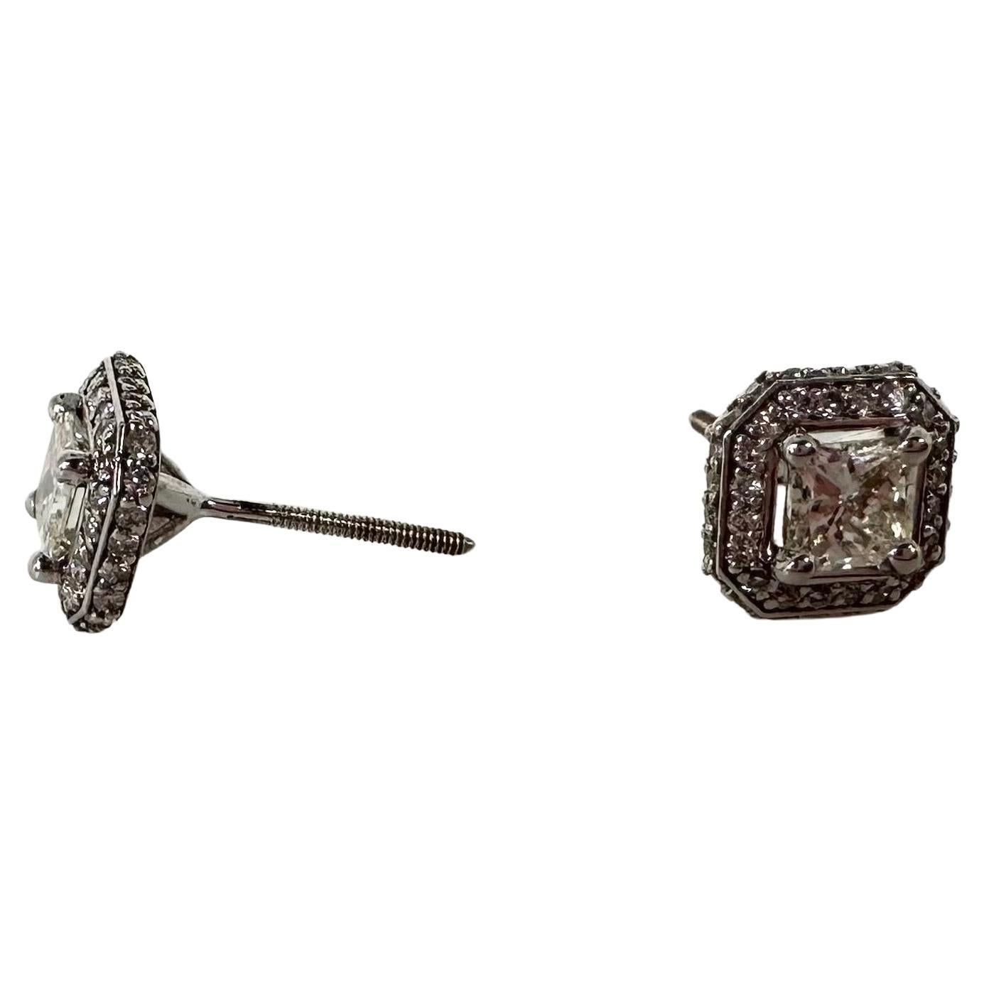Royal stud earrings in 14KT white gold, stunning sparkle and the right size for everyday wear!

GOLD: 14KT gold
NATURAL DIAMOND(S)
Clarity/Color: VS-SI/F-G
Carat:1.26ct (total diamond weight for both)
Center: 1ct total weight ccenter stones, 0.26ct