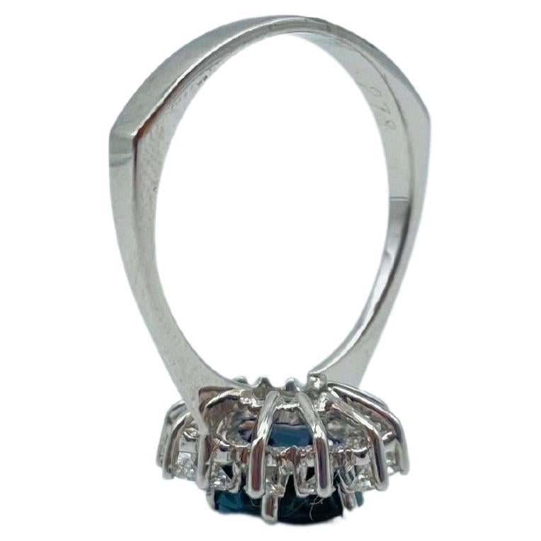 Fancy ring in lady diana still with diamonds and sapphire In Good Condition For Sale In Berlin, BE
