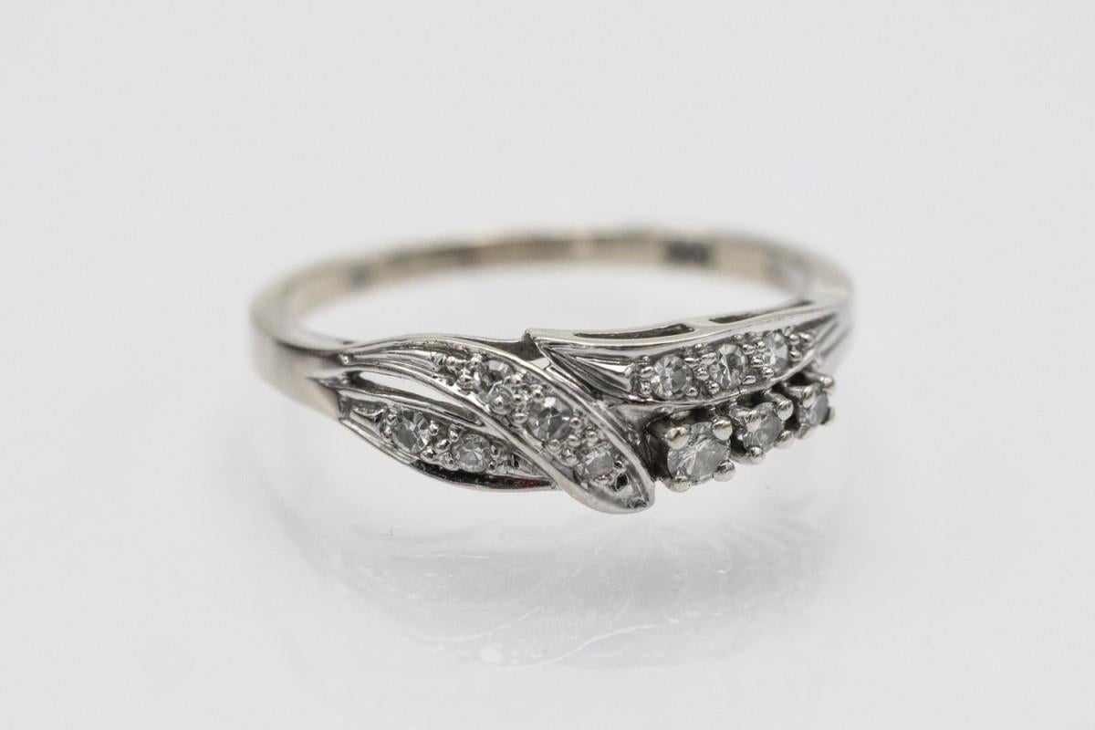 Anello Whiting in oro bianco con diamanti. in vendita 1
