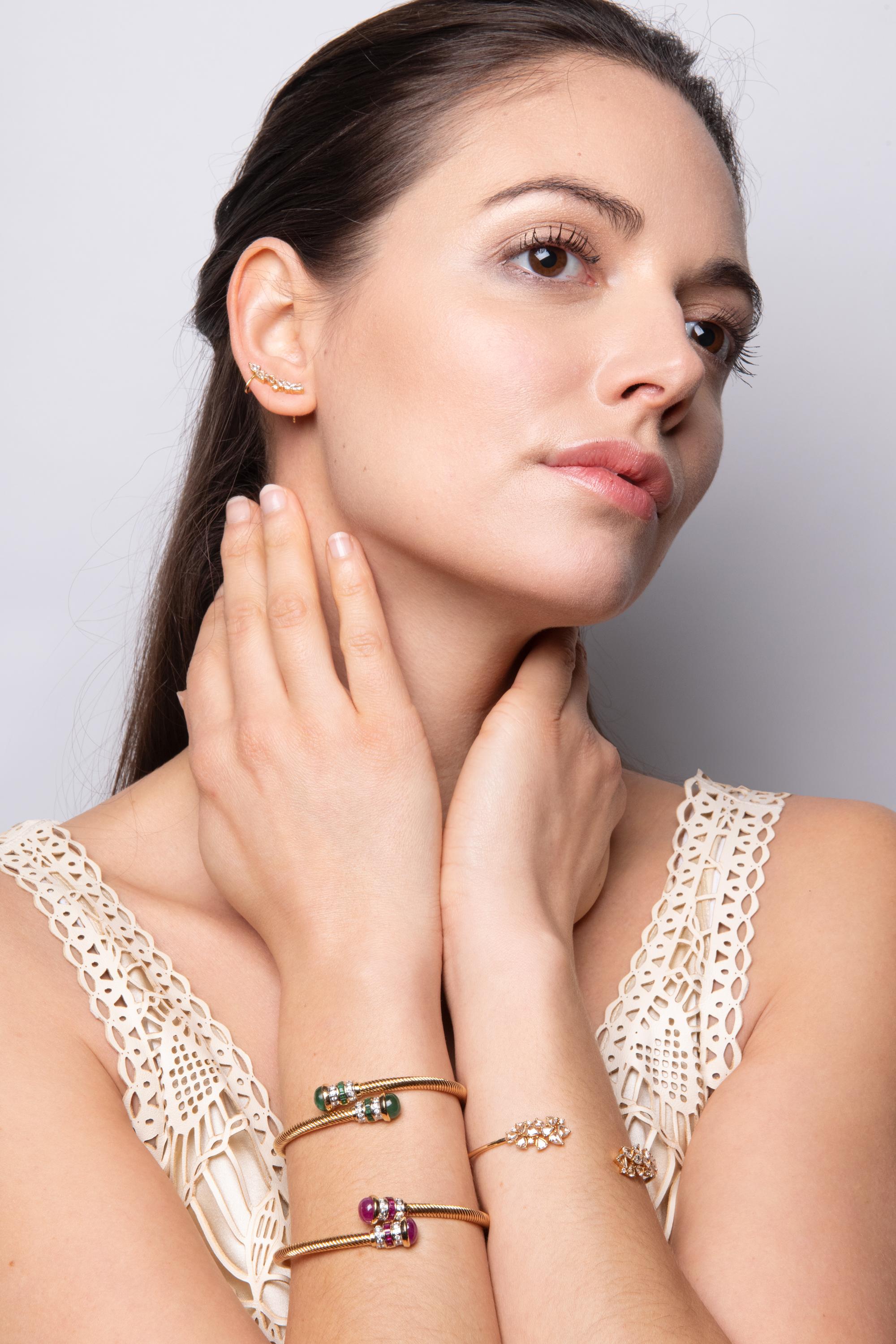 Manpriya B Fancy Rose-Cut and White Diamond 18K Gold Ear Climber Cuff Earrings im Zustand „Neu“ im Angebot in London, GB