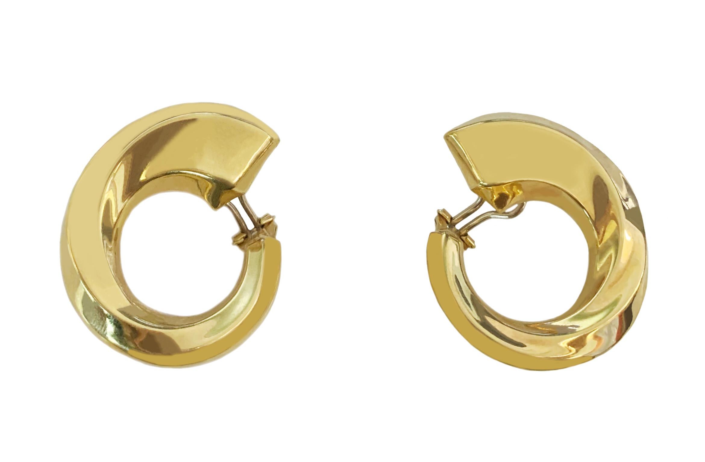Fancy Round Yellow Gold Earrings In New Condition For Sale In New York, NY