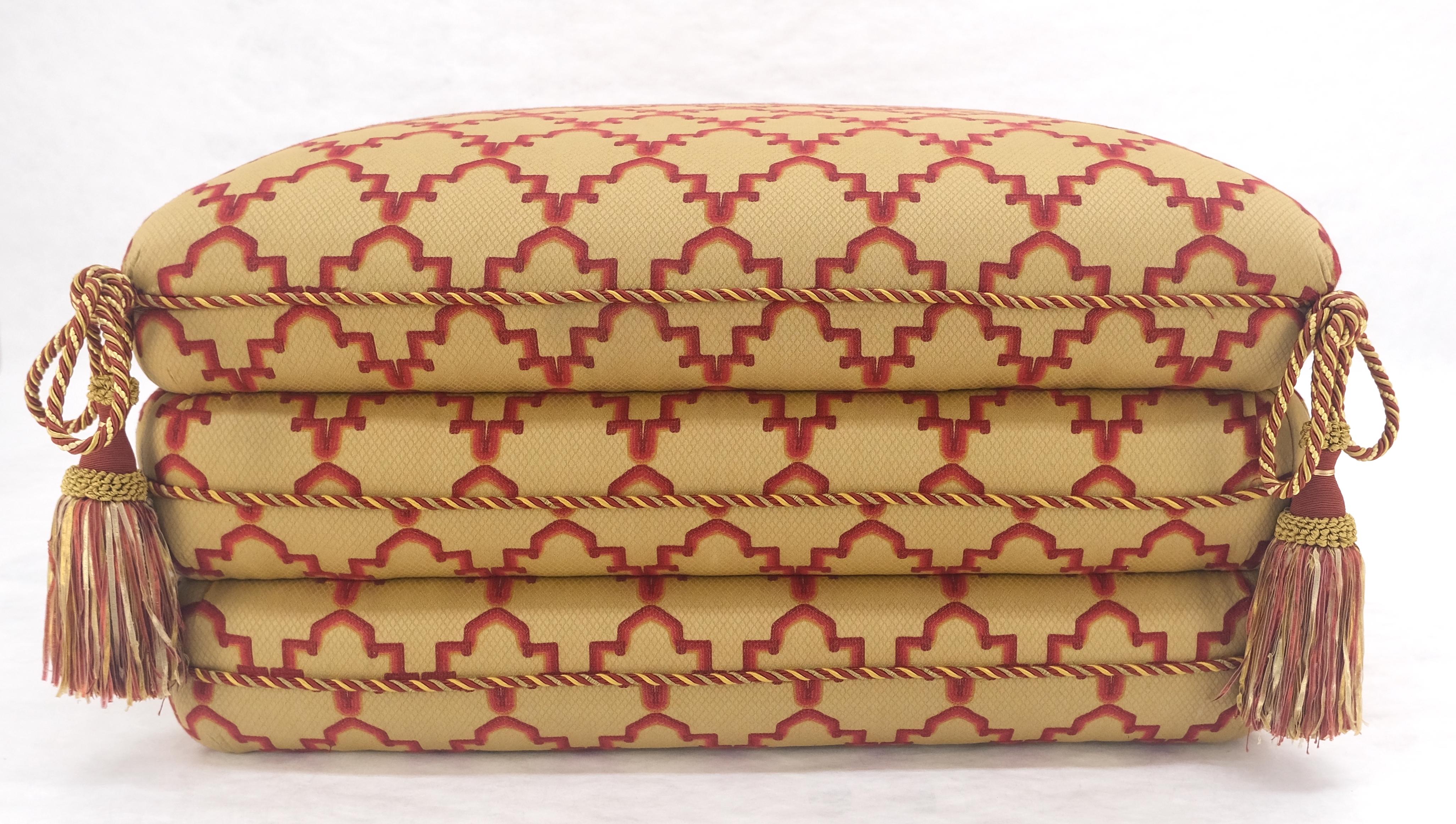 Fancy Sandwich Style Upholstering Pouf Ottoman Hassock Quasten dekoriert MINT (Polster) im Angebot