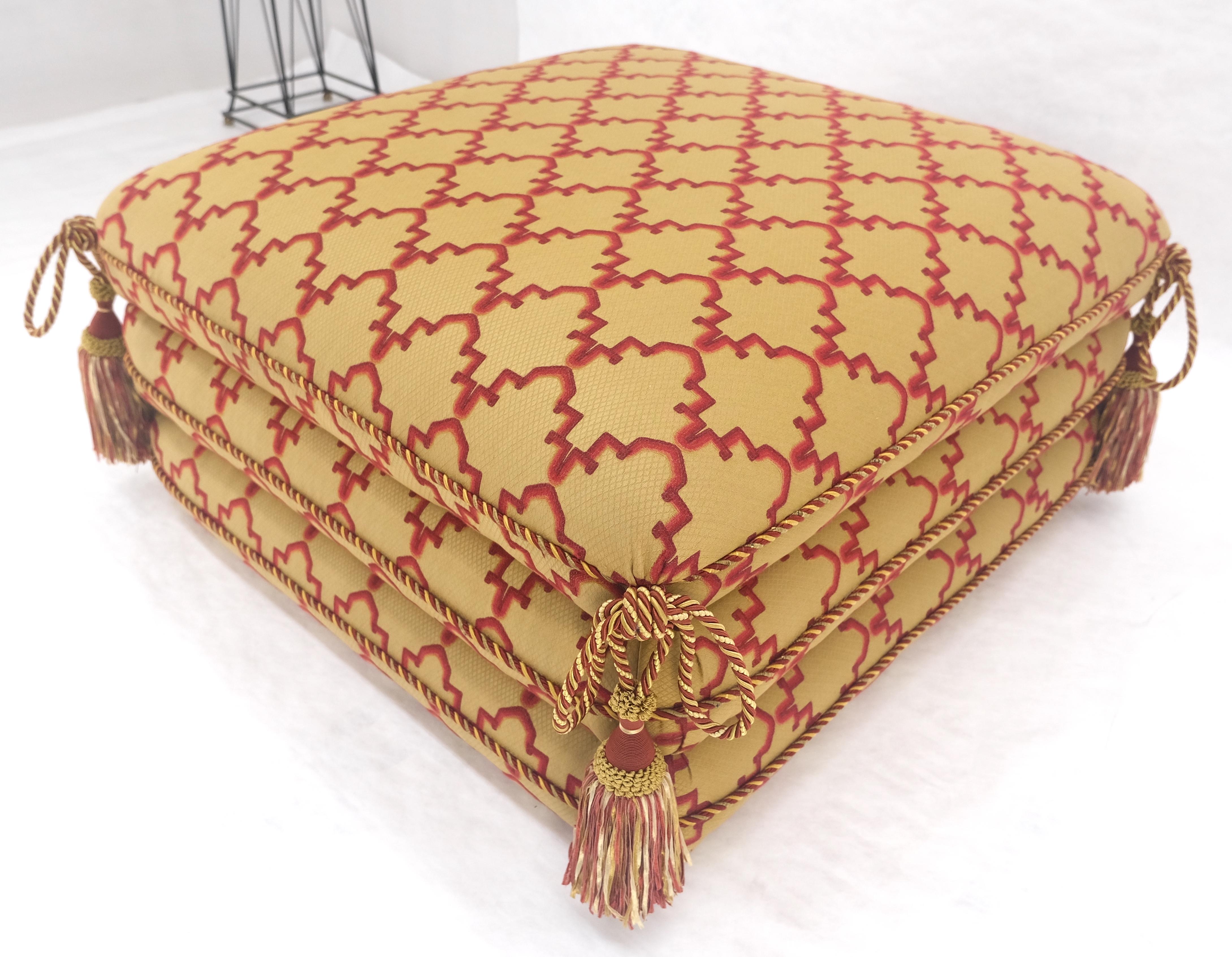 Fancy Sandwich Style Upholstering Pouf Ottoman Hassock Quasten dekoriert MINT im Angebot 1