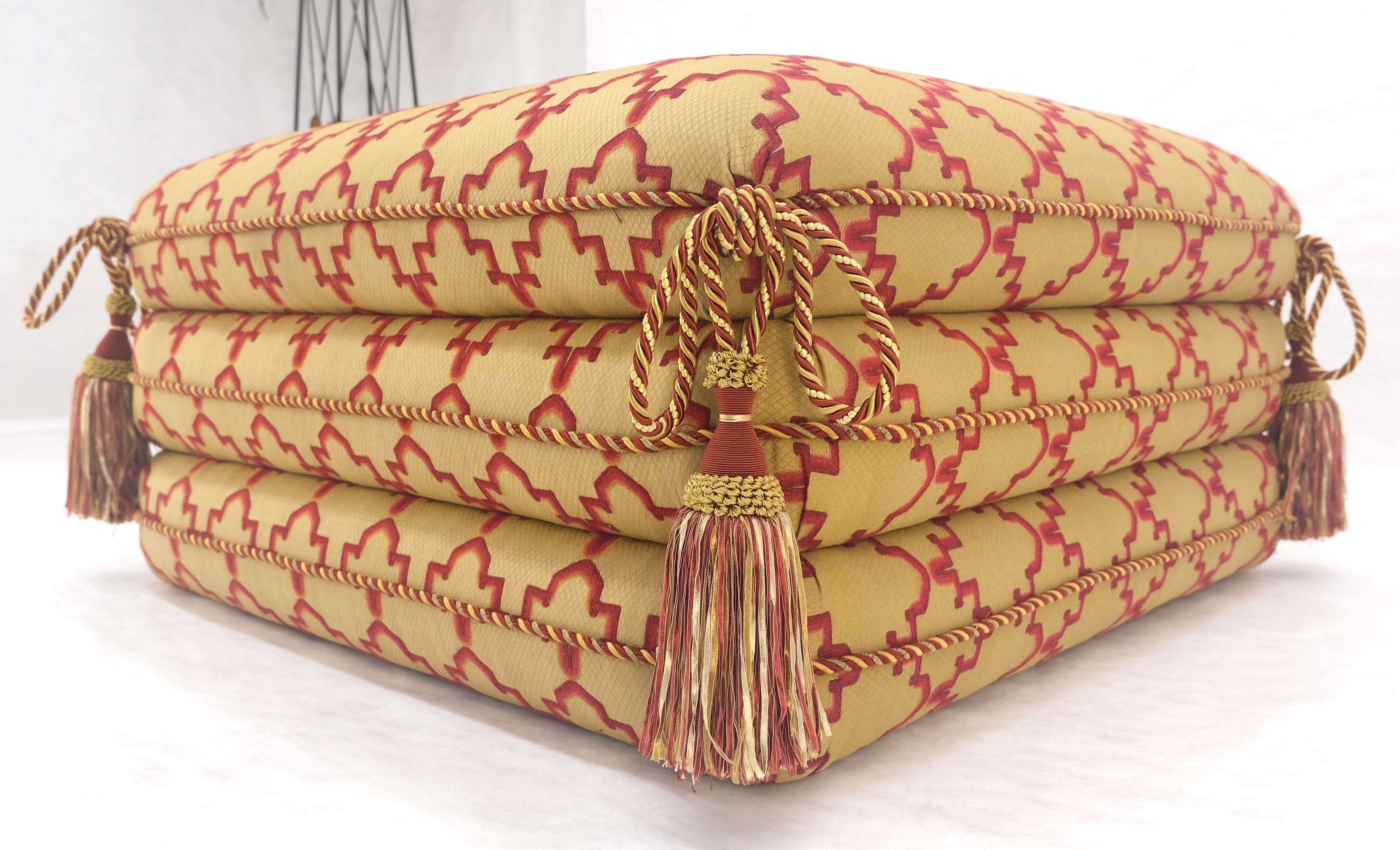 Fancy Sandwich Style Upholstering Pouf Ottoman Hassock Quasten dekoriert MINT im Angebot 2