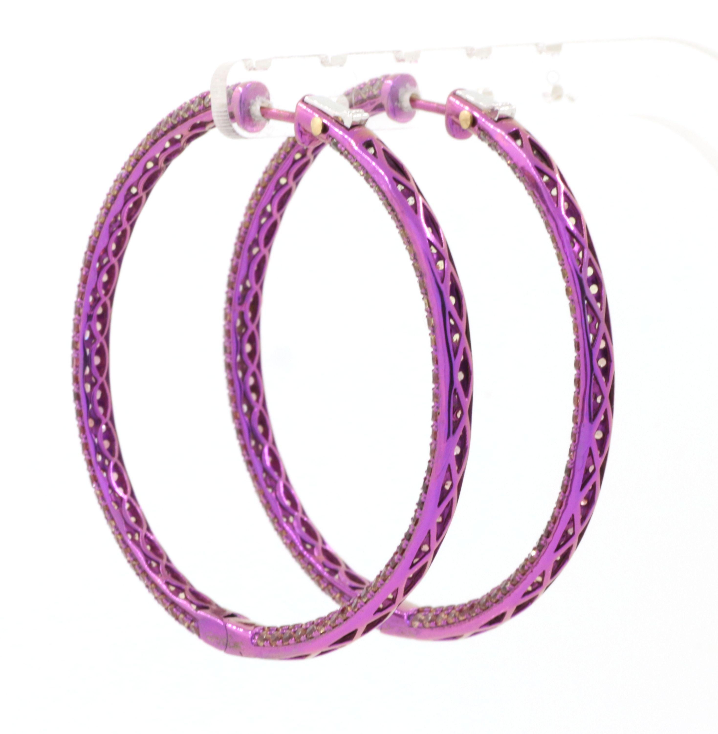 Contemporary 12.81 Carats Fancy Sapphire Hoop Earrings in 18 Karat Gold and Titanium For Sale