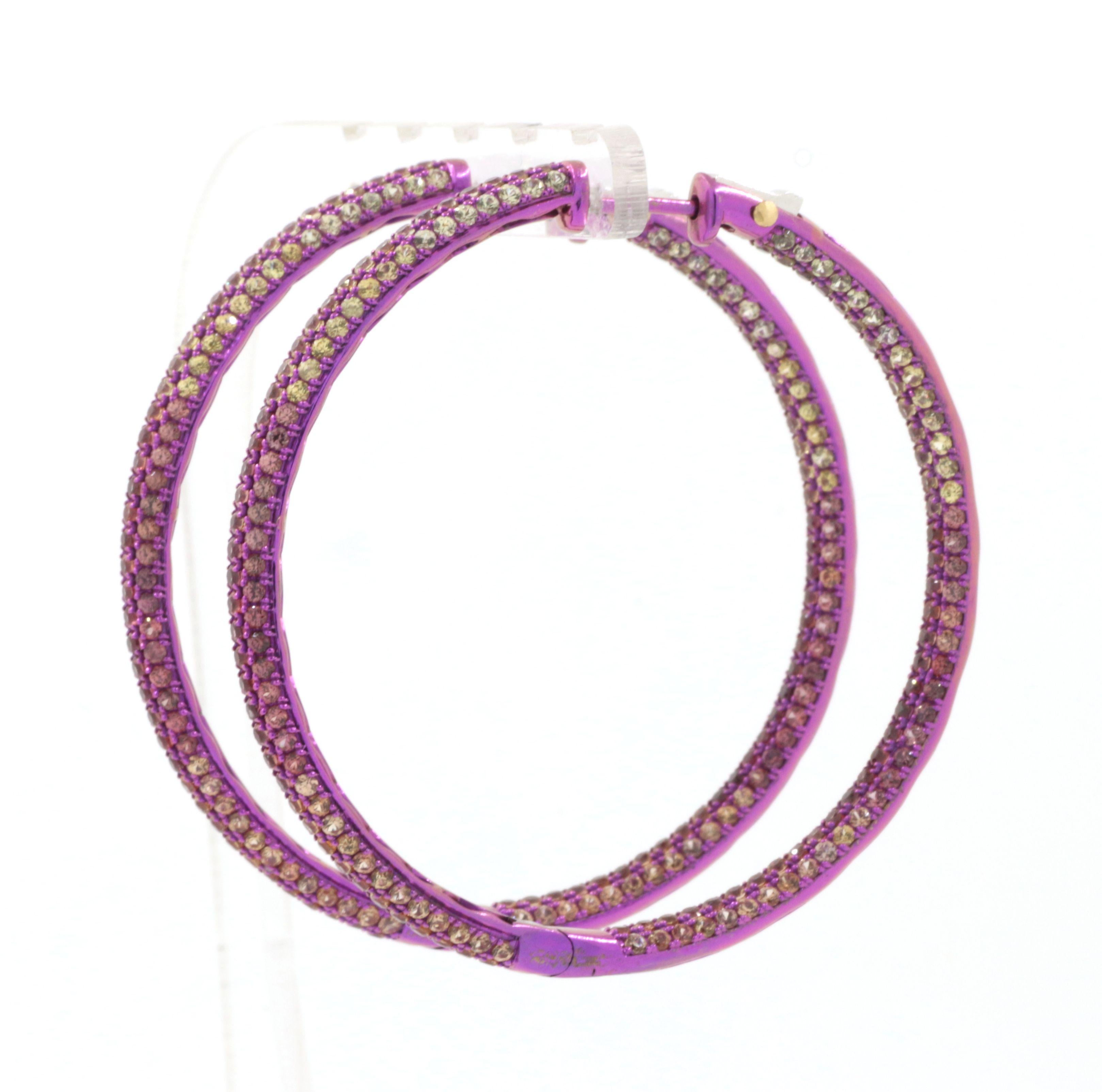 Round Cut 12.81 Carats Fancy Sapphire Hoop Earrings in 18 Karat Gold and Titanium For Sale