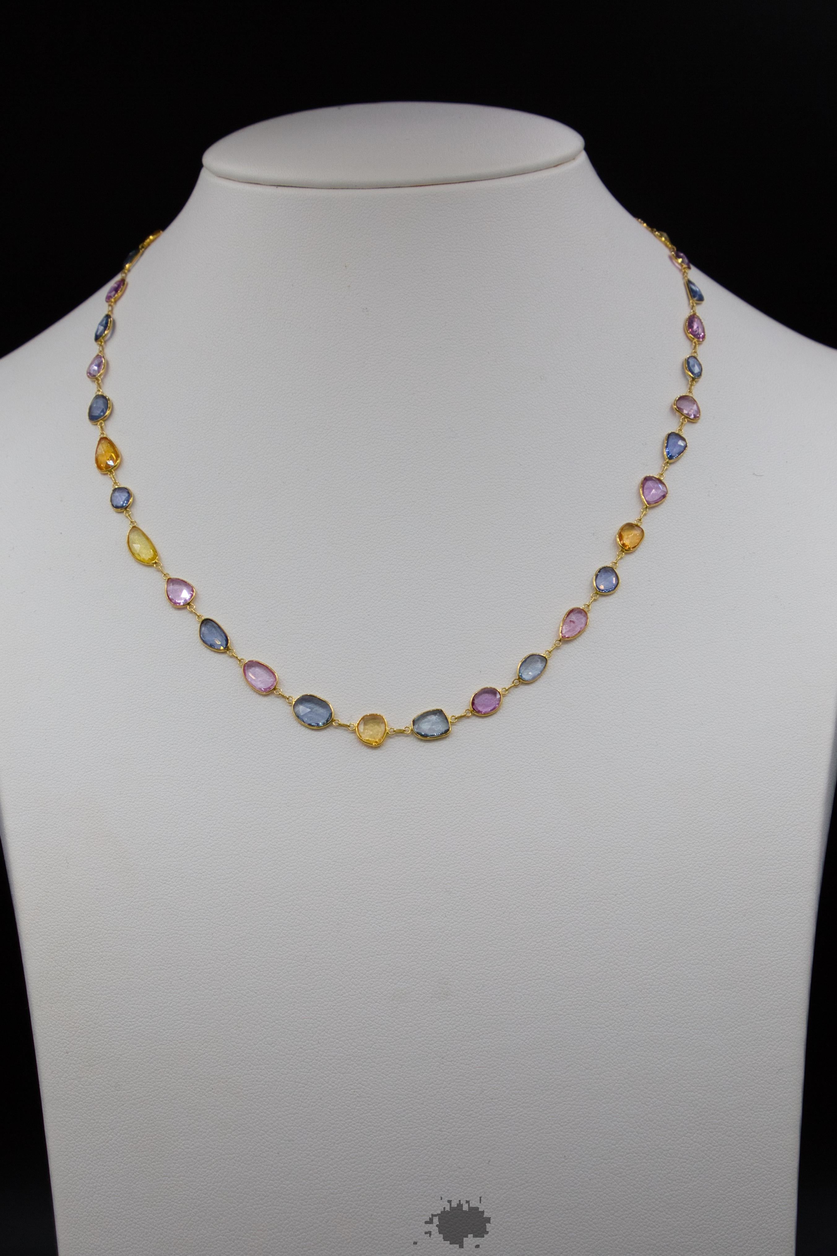 Collana Fancy Sapphire in oro 18 k. In condizioni Nuovo in vendita a Bad Kissingen, DE