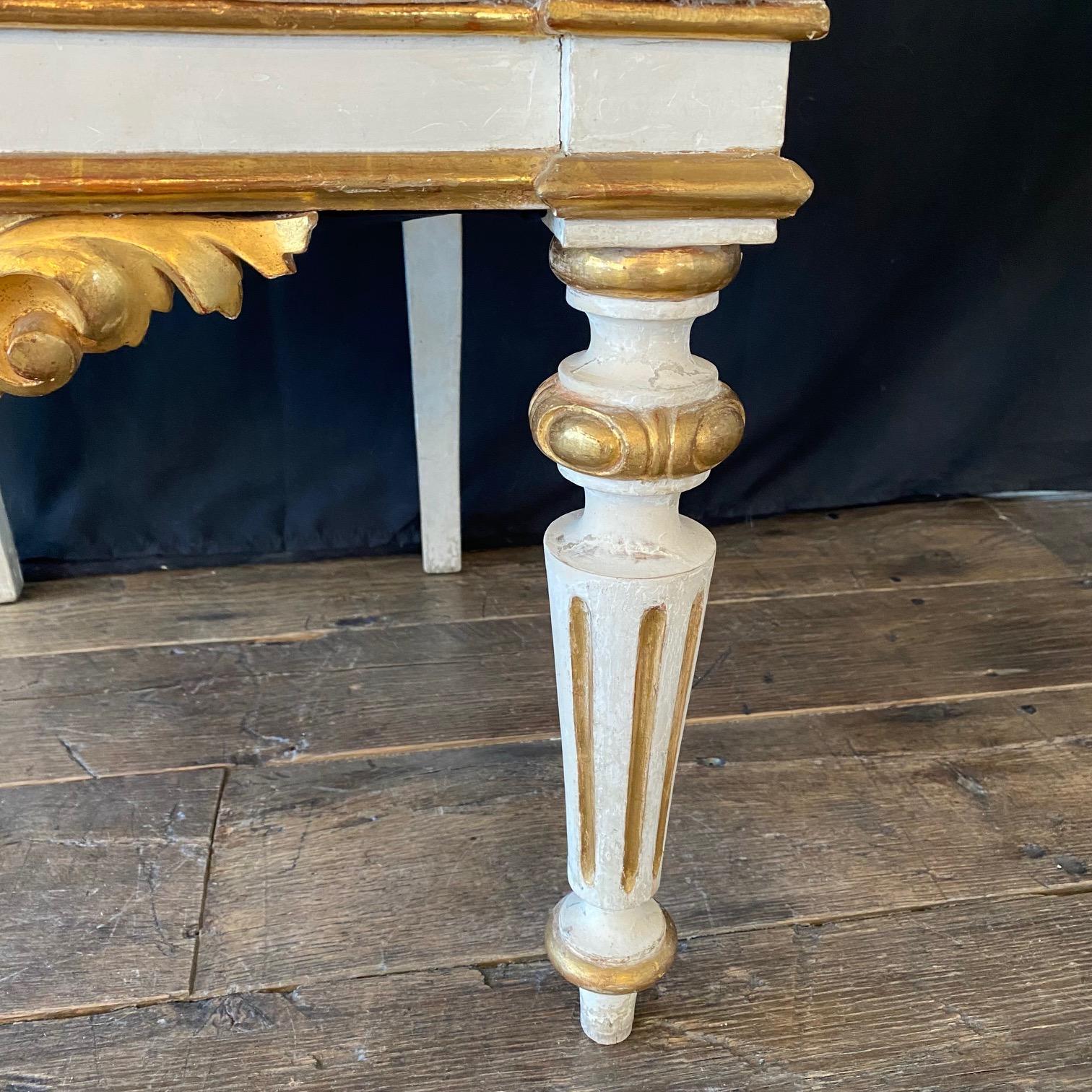 Fancy Set aus vier italienischen venezianischen Louis-XV-Stühlen mit originalem, vergoldetem Original  im Zustand „Gut“ im Angebot in Hopewell, NJ