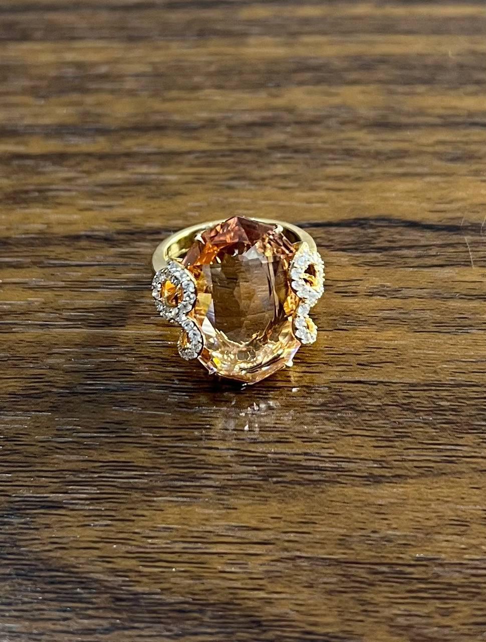 Anello in oro rosa 18 carati con accenti di diamante e rotolo di morganite rosa, a forma di fantasia. In condizioni Nuovo in vendita a Oakton, VA