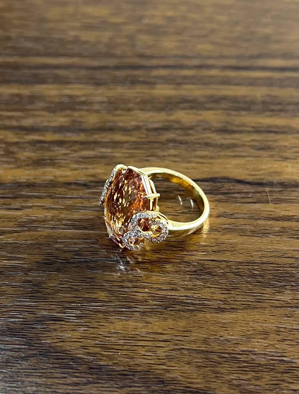 Anello in oro rosa 18 carati con accenti di diamante e rotolo di morganite rosa, a forma di fantasia. in vendita 1