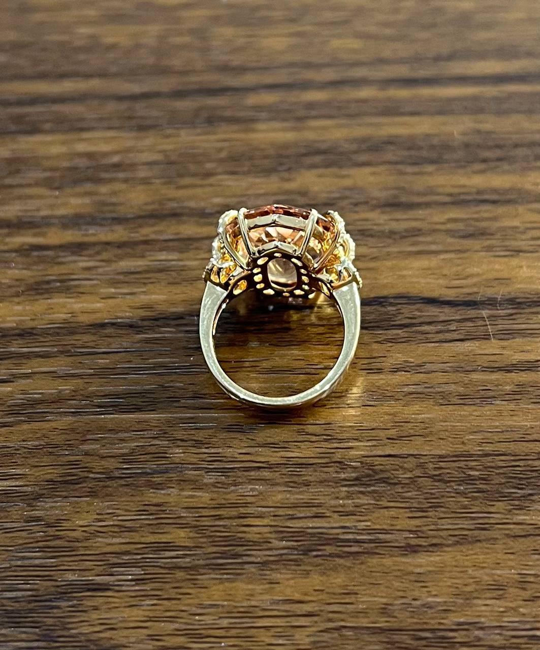 Anello in oro rosa 18 carati con accenti di diamante e rotolo di morganite rosa, a forma di fantasia. in vendita 2