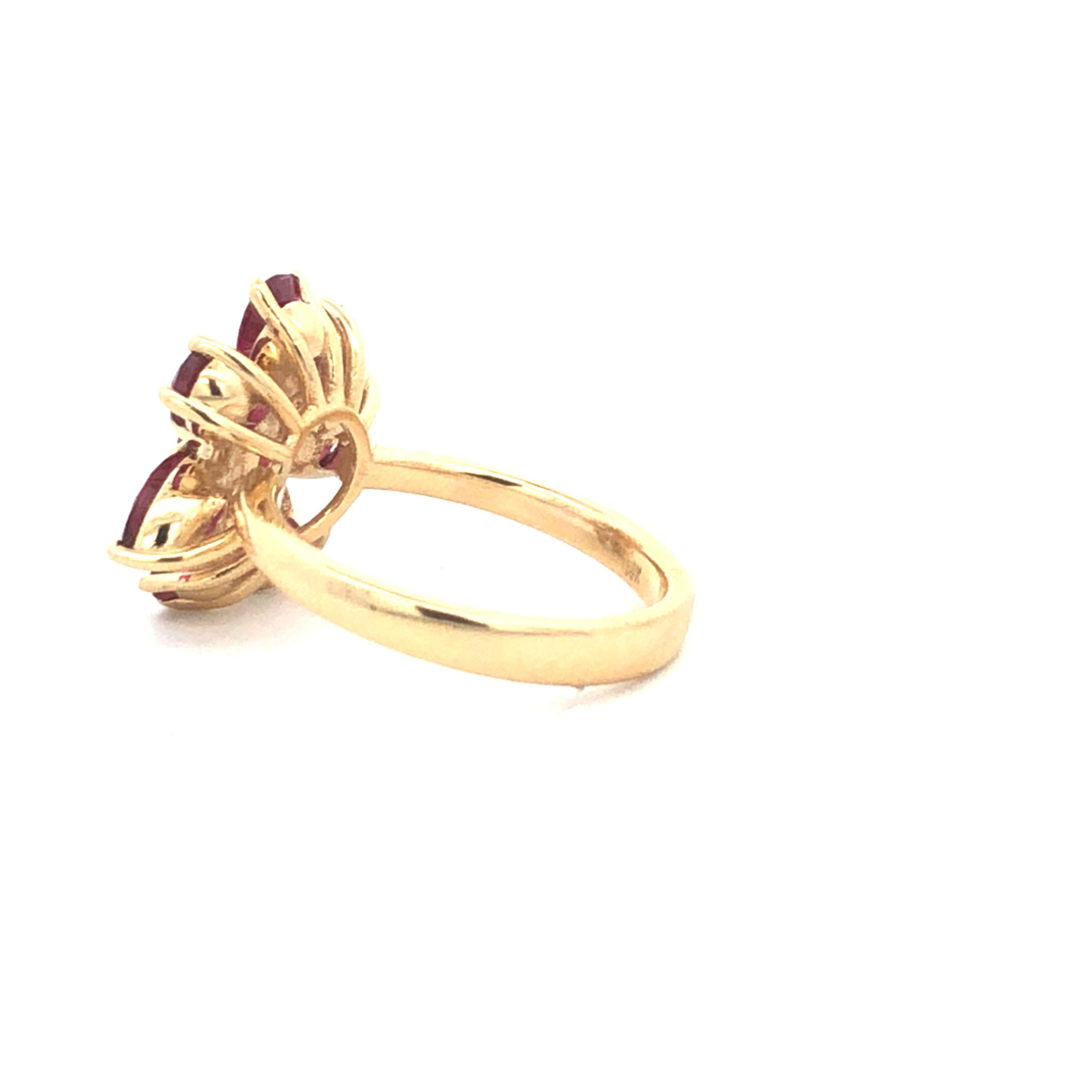 Fancy Shape Rubin-Ring 3,02 Karat 14k YG (Gemischter Schliff) im Angebot