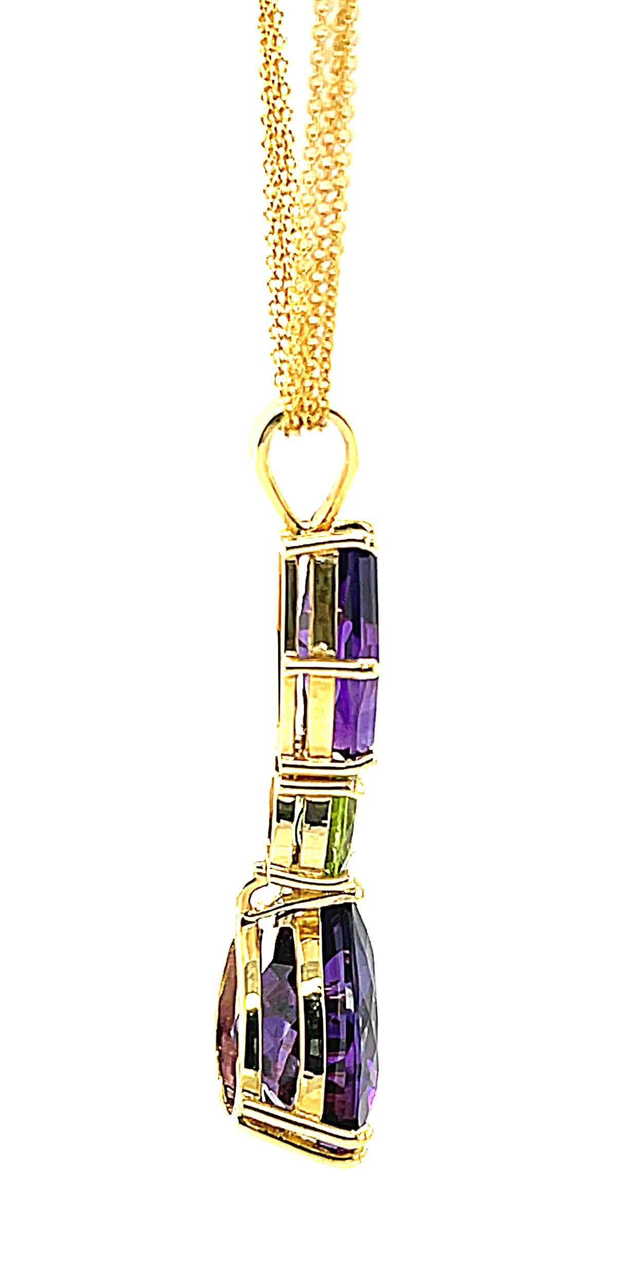 Taille poire Collier en goutte en or jaune 18 carats avec améthyste de 10 carats et péridots en vente