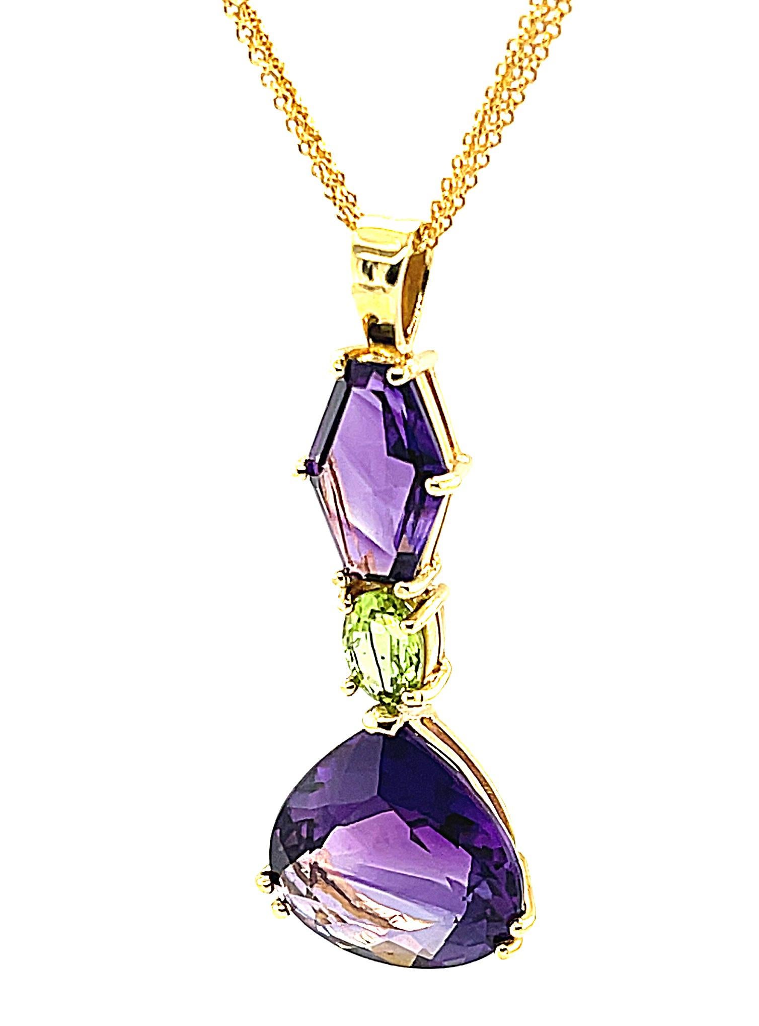 Pear Cut  10 Carat Amethyst Drop Necklace with Peridot in 18k Yellow Gold For Sale