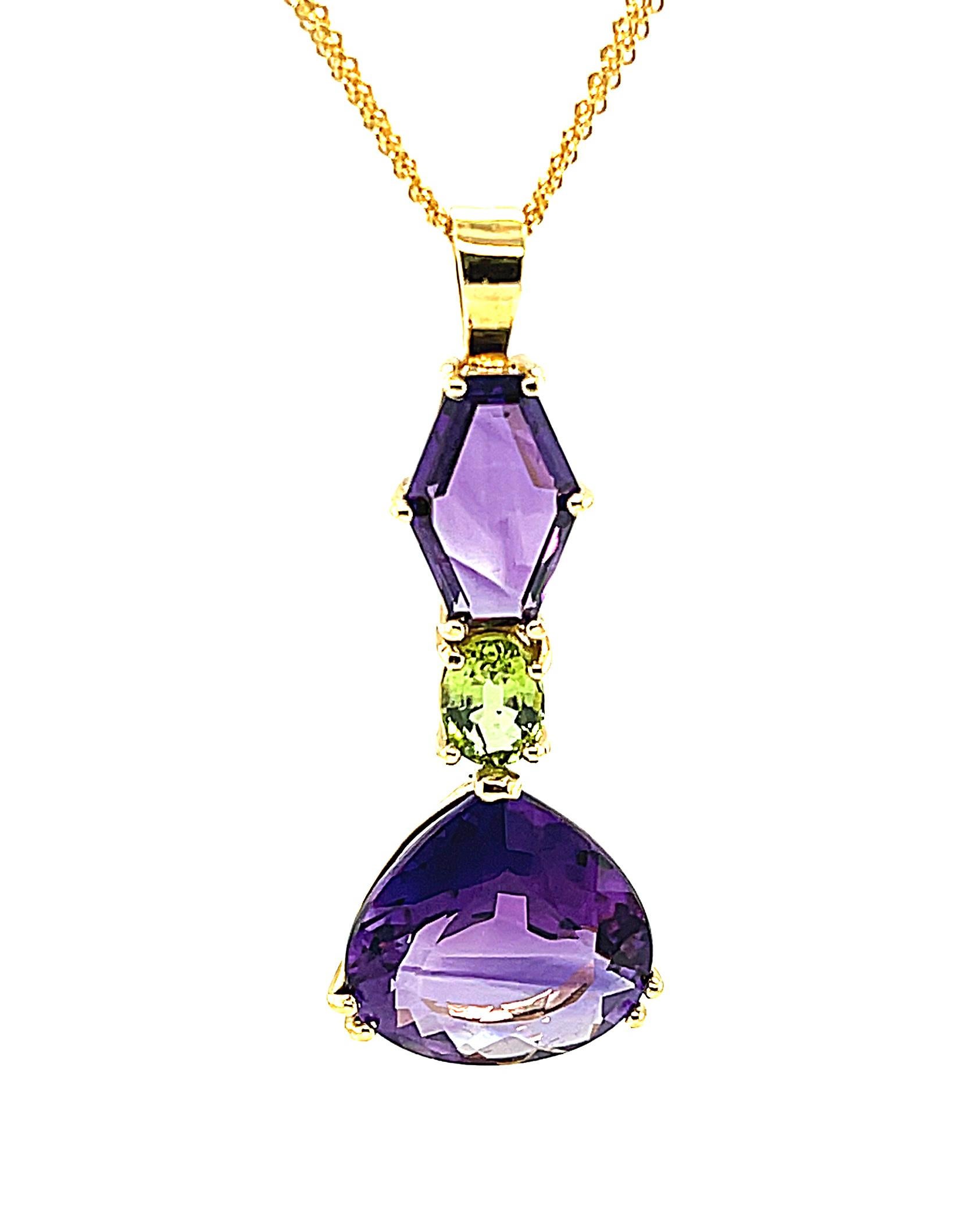  10 Carat Amethyst Drop Necklace with Peridot in 18k Yellow Gold In New Condition For Sale In Los Angeles, CA