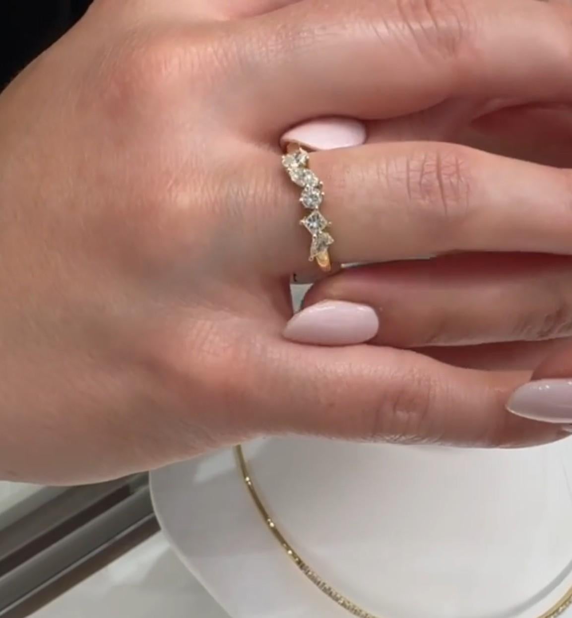 Bague en or jaune 18 carats avec diamant de forme fantaisie en vente 1