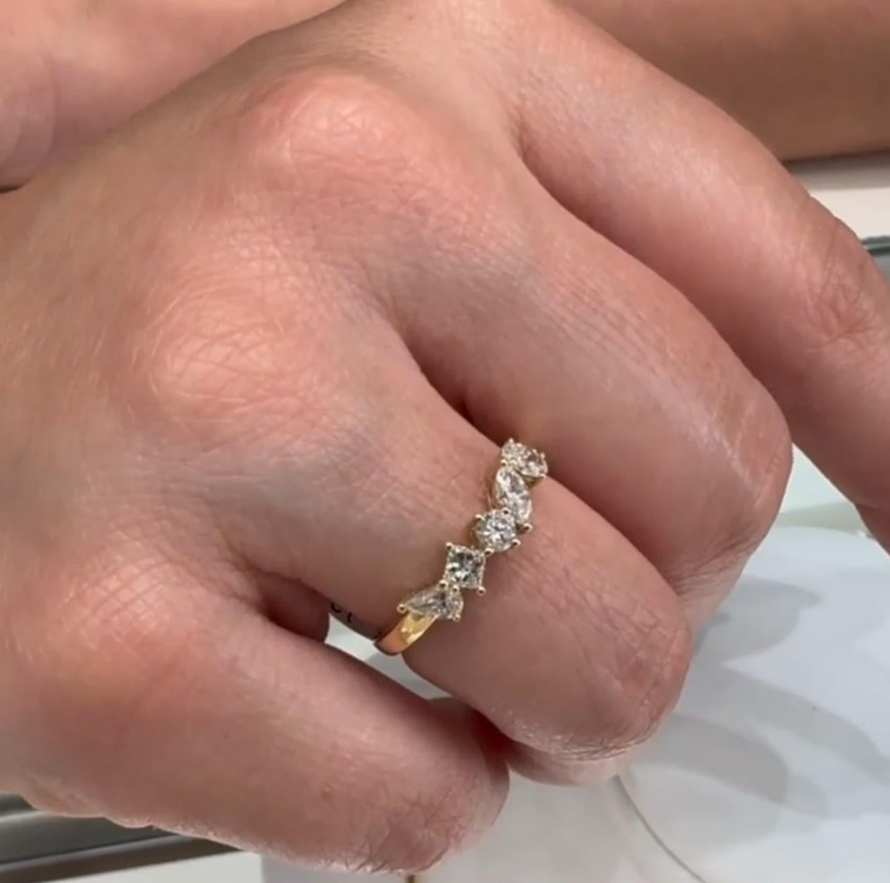 Bague en or jaune 18 carats avec diamant de forme fantaisie en vente 2