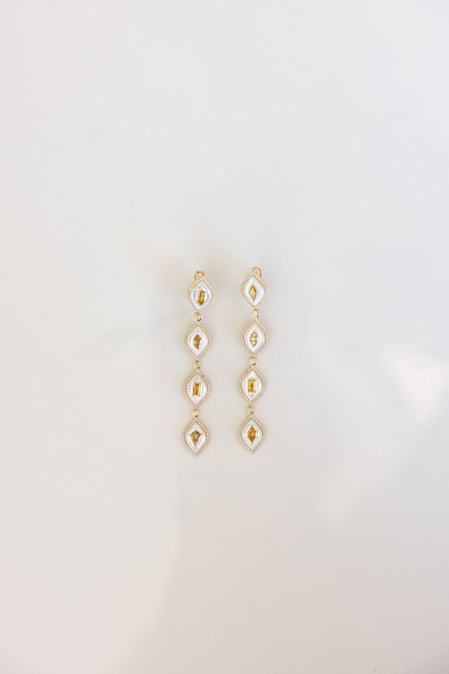Fancy Shaped Diamonds and Brilliant Cut White Diamond Linear Earrings In New Condition For Sale In Houston, TX