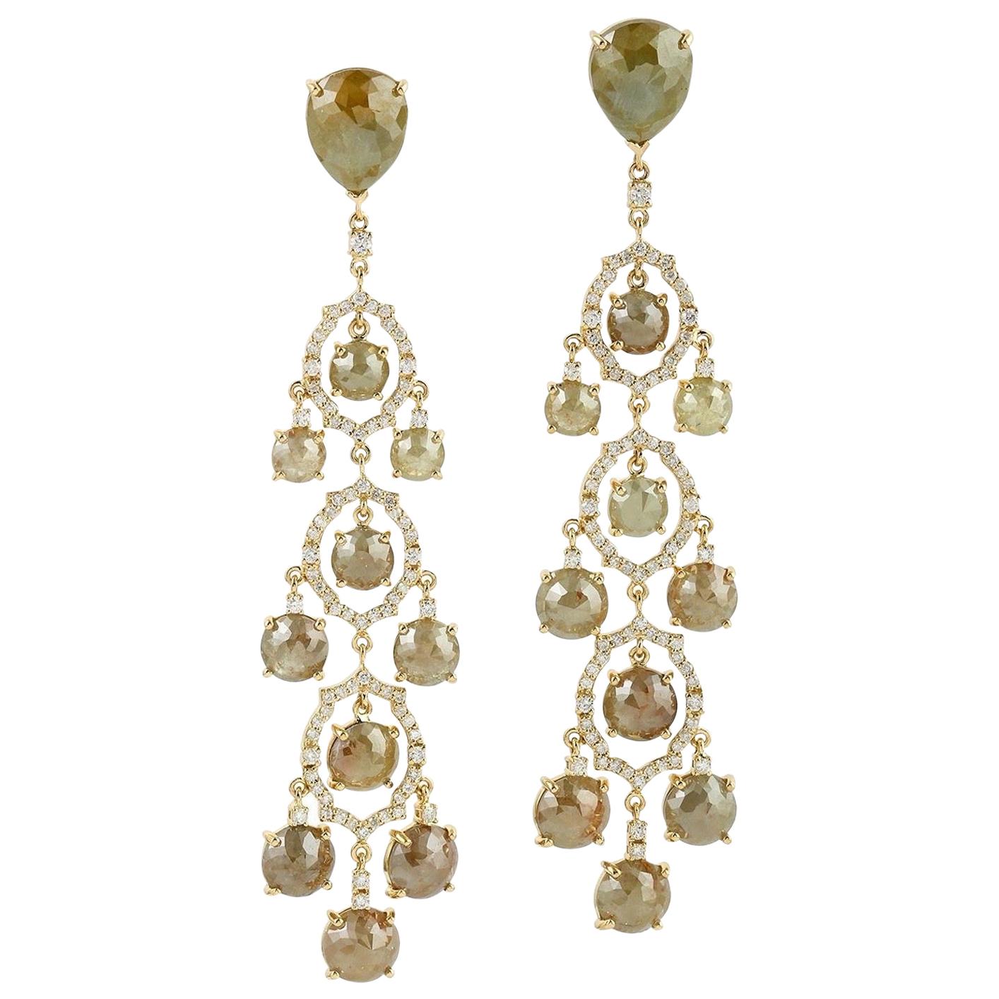 Boucles d'oreilles chandelier en or 18 carats avec diamants taille tranche fantaisie de 25,01 carats