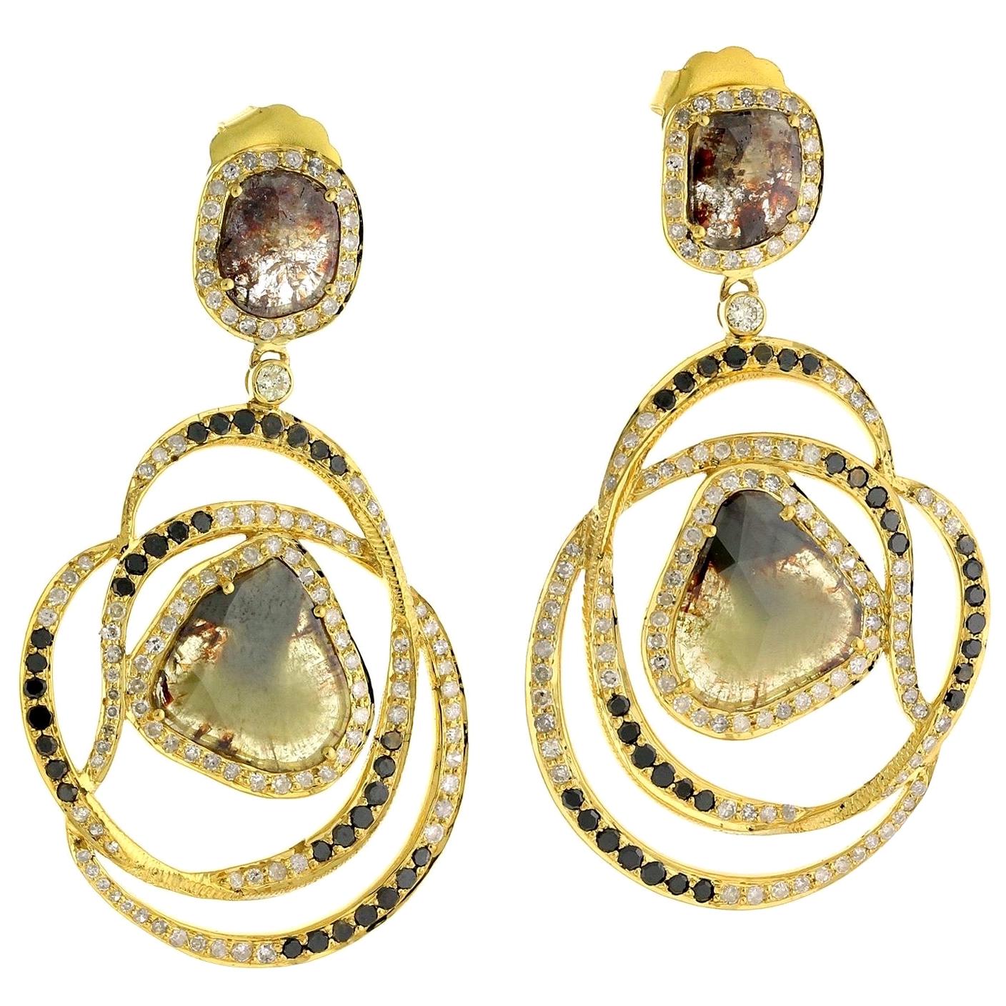 Boucles d'oreilles tourbillon en or 18 carats avec diamants taille tranche fantaisie