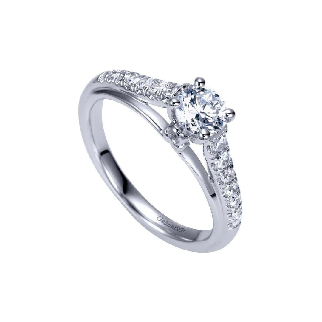 Round Cut Fancy Solitaire Diamond Engagement Ring For Sale