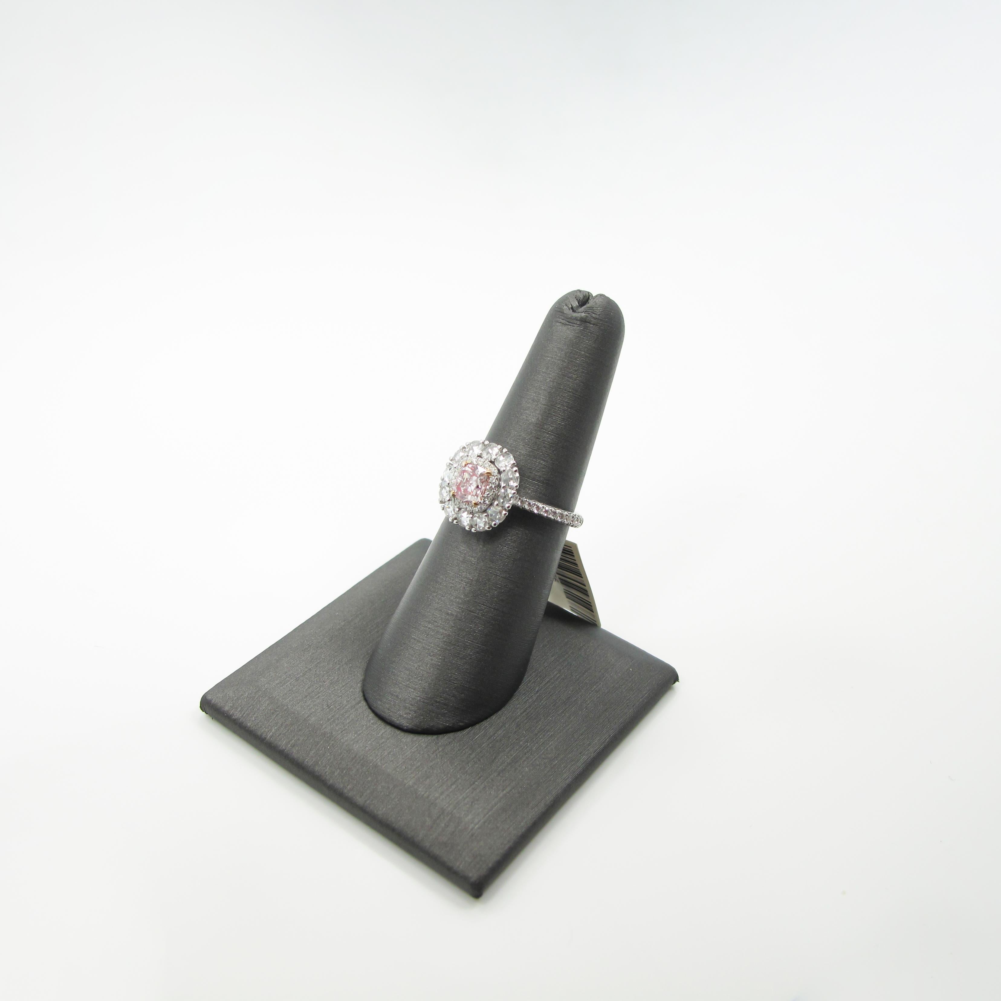 Fancy „Very“ Hellrosa Diamantring, GIA-zertifiziert  (Kissenschliff) im Angebot