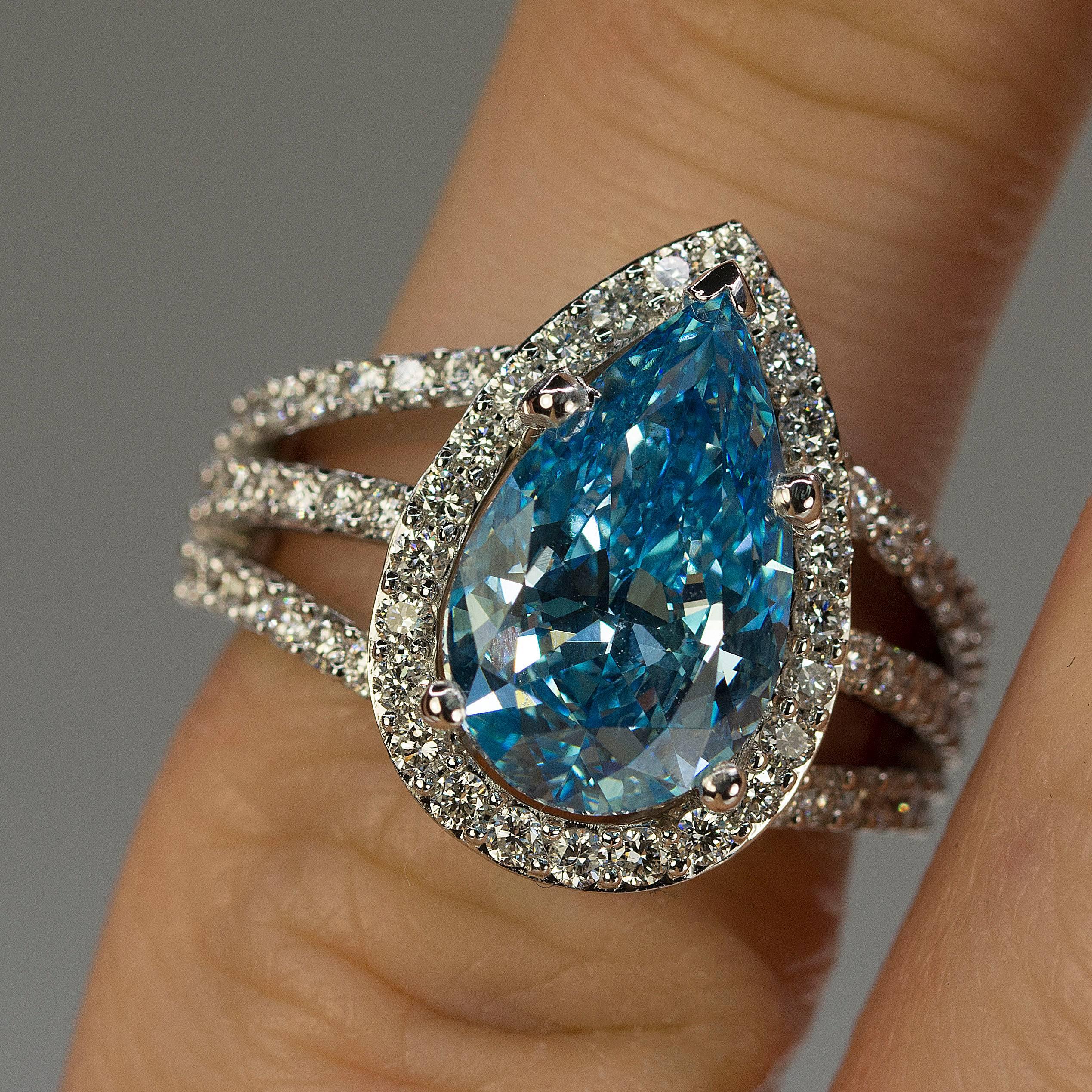 Fancy Vivid Blue HPHT Diamond Ring in 18 Karat Gold 1