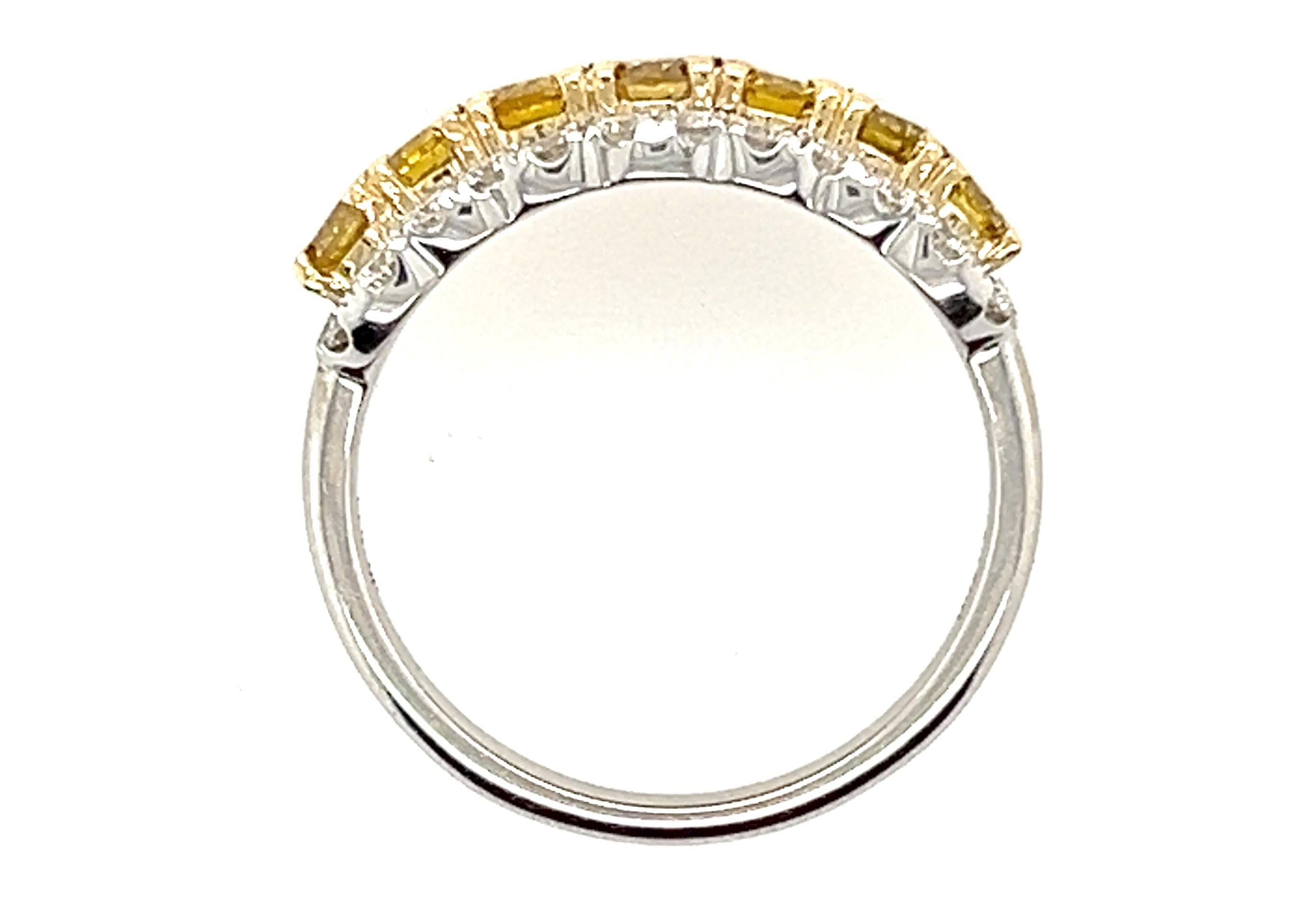Natürlicher Fancy Vivid Deep Orangy Yellow 1,38ct Diamond Anniversary Ring 18K Weißgold


Mit 7 passenden Diamanten im Brillantschliff mit natürlichen Minen und tiefem, lebhaftem, orangefarbenem Gelb

Natürliche Fancy Orange Diamanten sind nicht nur