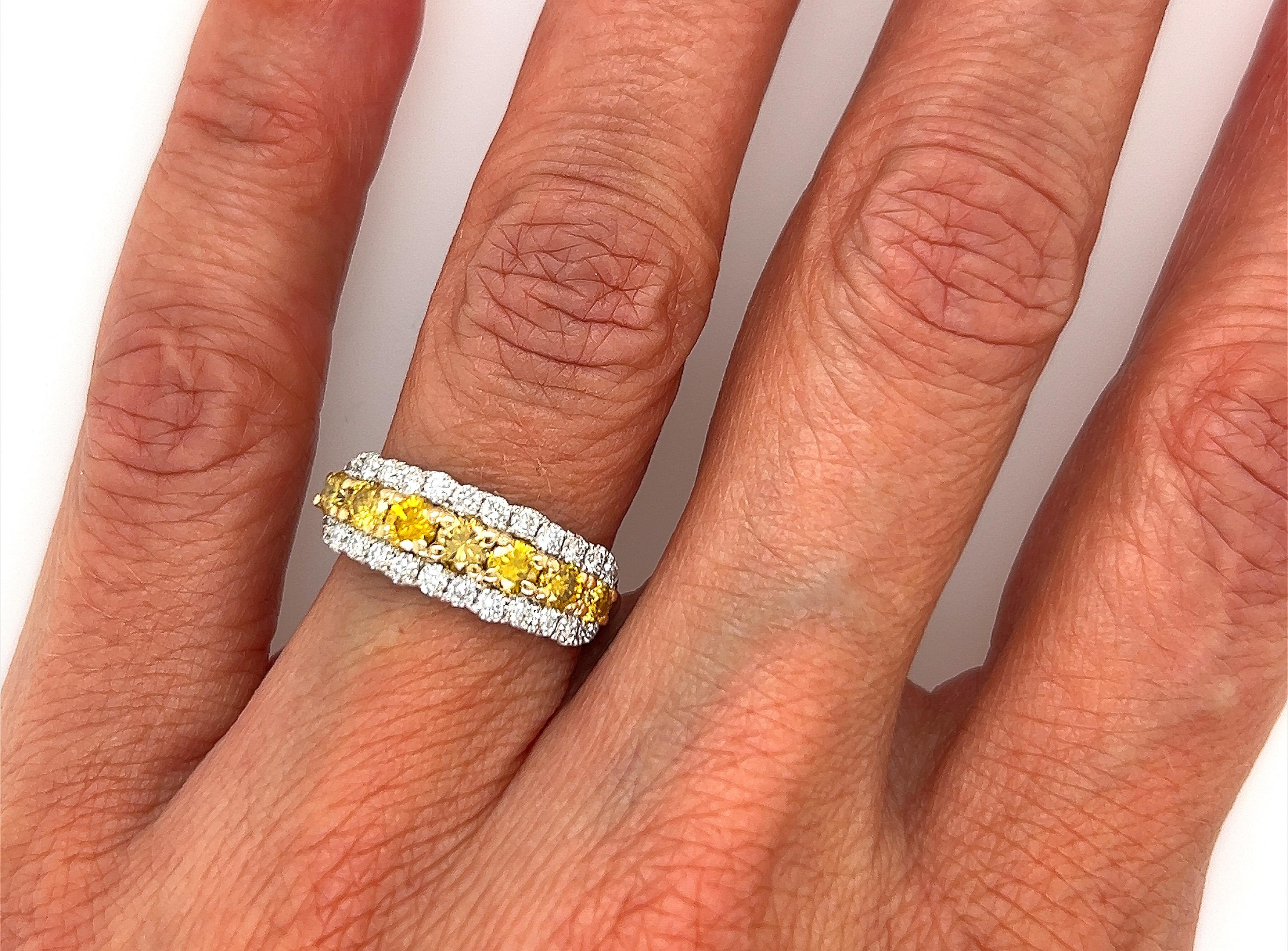Fancy Vivid Deep Orangy Yellow 1.38ct Natural Mined Diamond Anniversary Ring 18K im Angebot 2