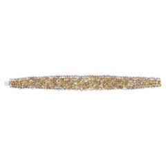 Bracciale elegante con diamanti dai colori vivaci e variegati, in oro bianco 18 carati, con 24,49 carati