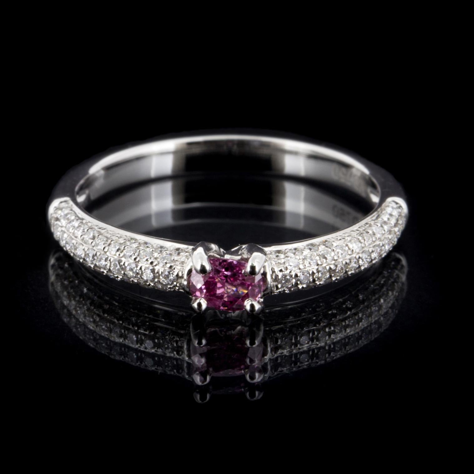 Fancy Vivid Purplish Pink 0.18 Carat GIA Certified Diamond Ring In New Condition In Perth, WA
