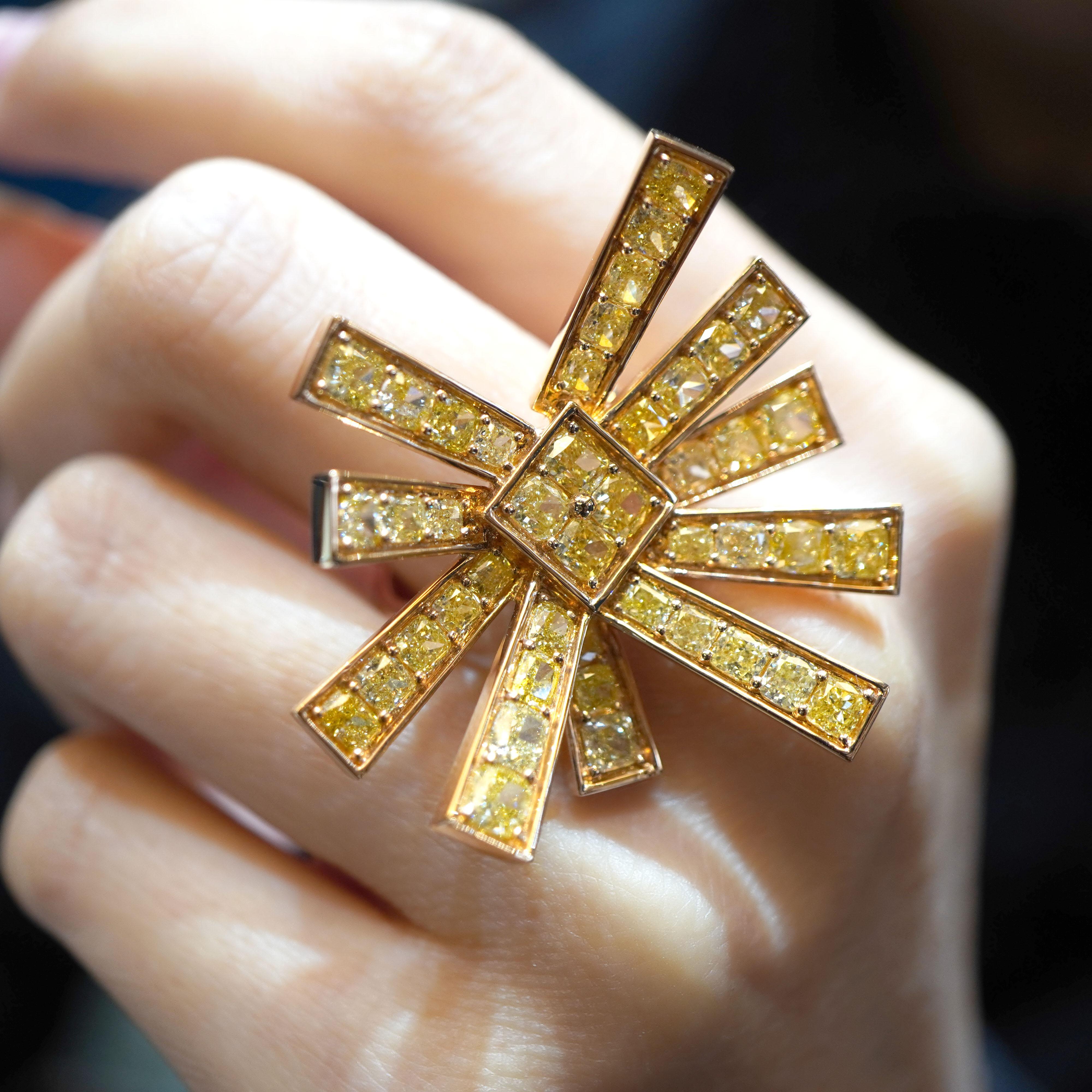Cushion Cut Fancy Vivid Yellow 6.42 Carat 18 K Gold Almost 16 Grams Sun Ray Ring For Sale