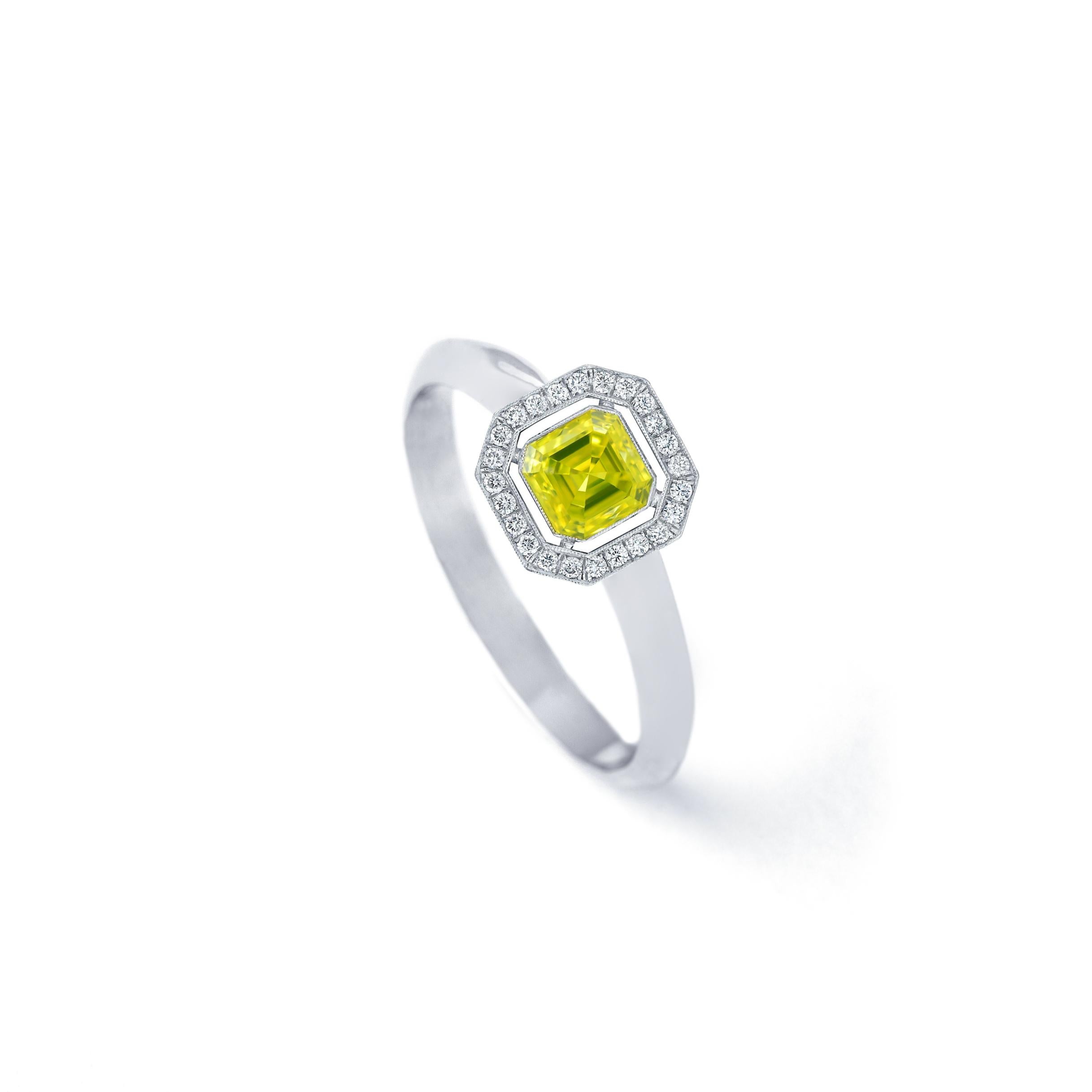Art Deco Fancy Vivid Yellow Green Diamond 18K Gold Ring For Sale
