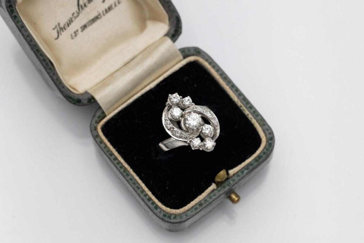 Bague WG fantaisie avec diamants taille brillant 0,73ct en vente 3