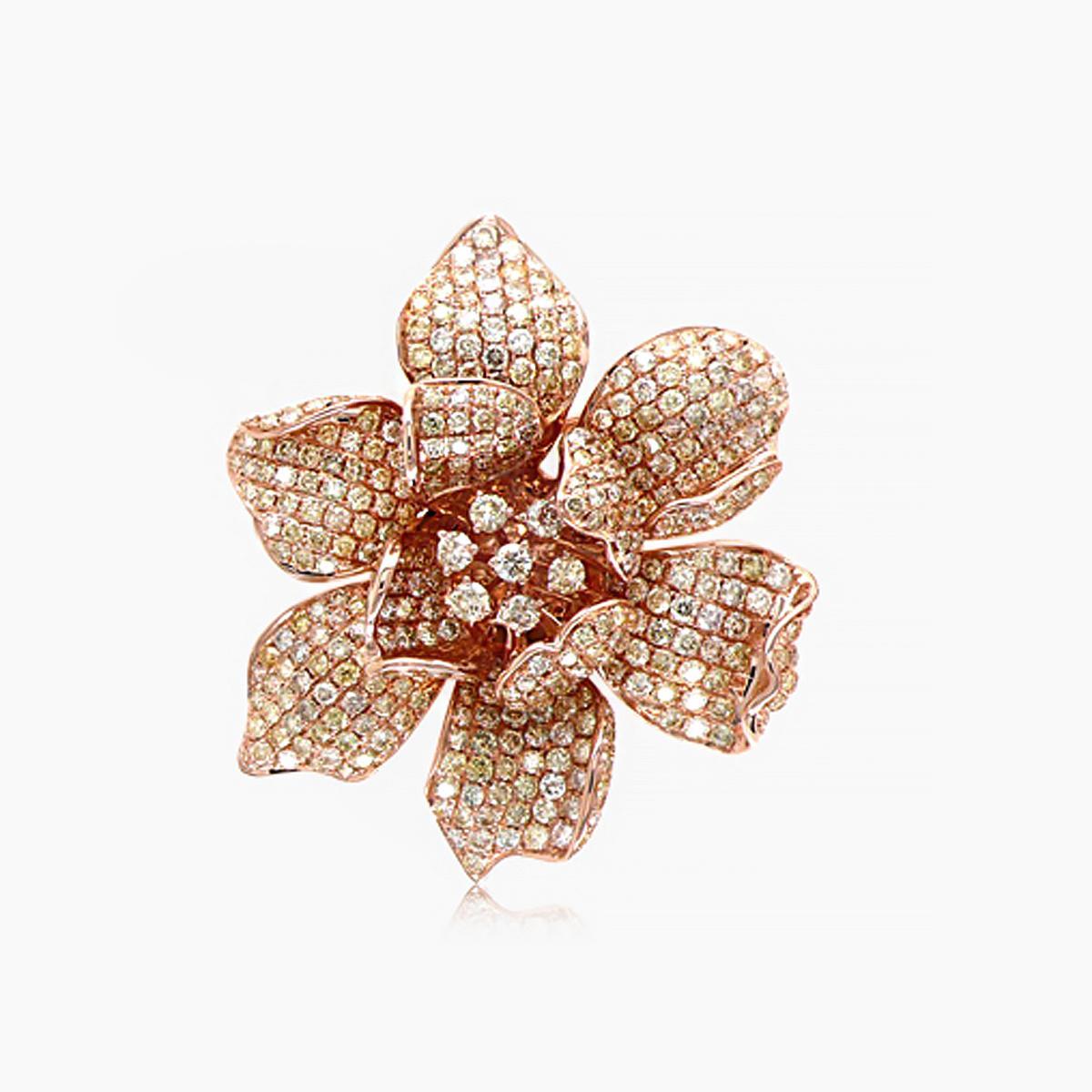 Anillo de oro rosa de 18 quilates con pavé de diamantes blancos y de fantasía Flor de Lilly en Nuevo estado para la venta en Oakton, VA